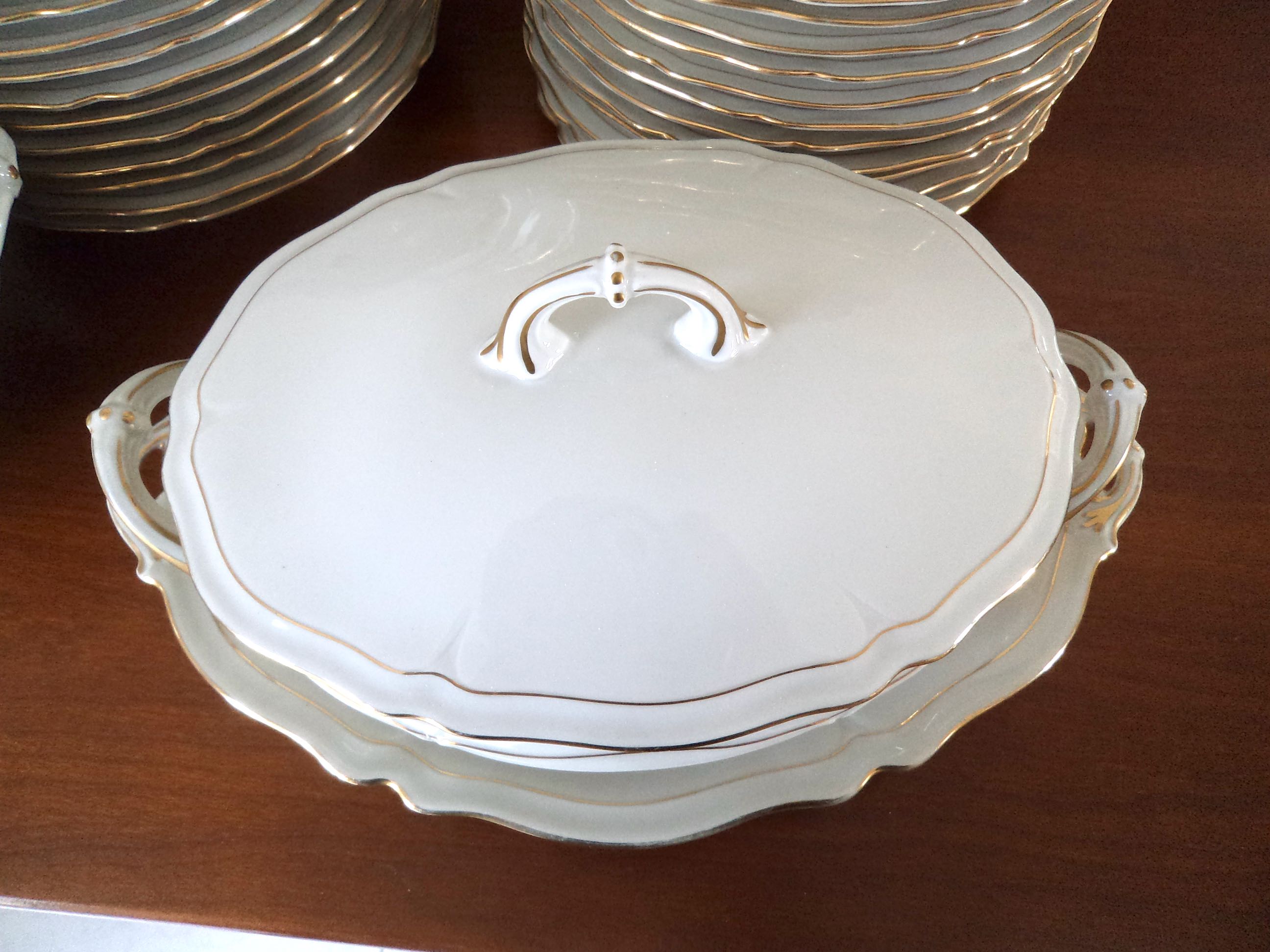 Porcelain plates for 12 people 48 pieces