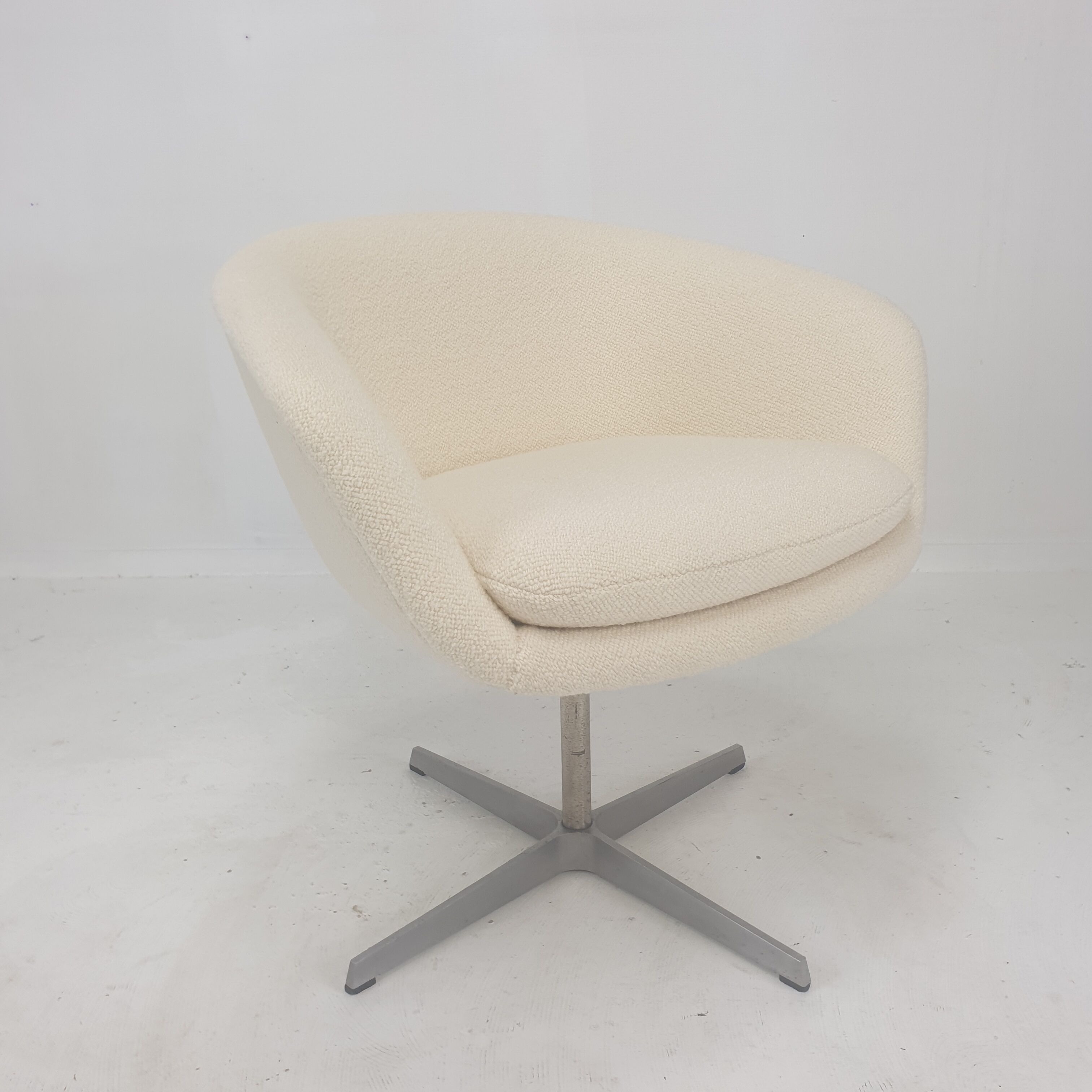 Office chair F8800 by Pierre Paulin for Artifort, 1960s