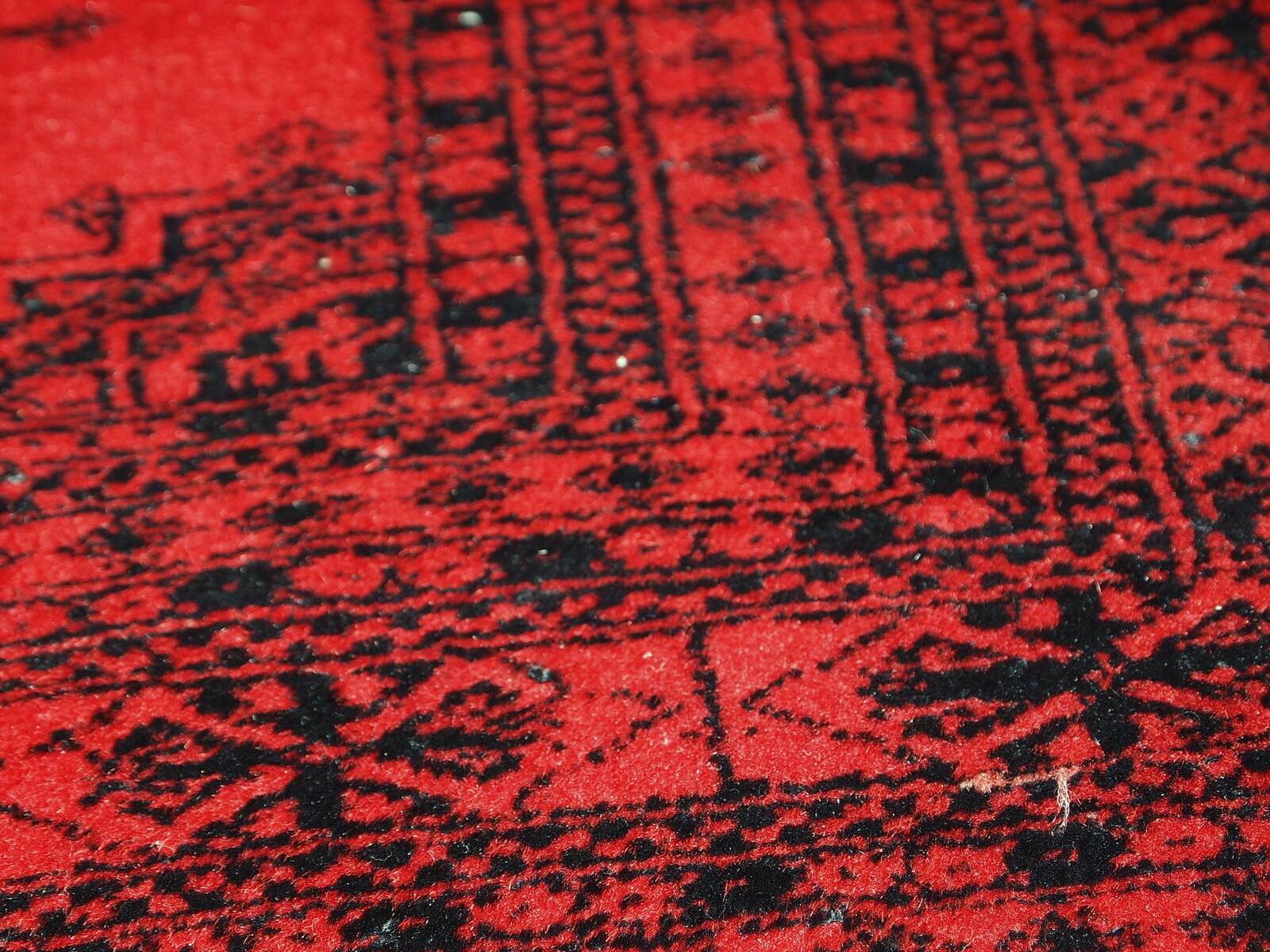 Tapis vintage fait main Ersari en laine rouge vif (122cm x 179cm)