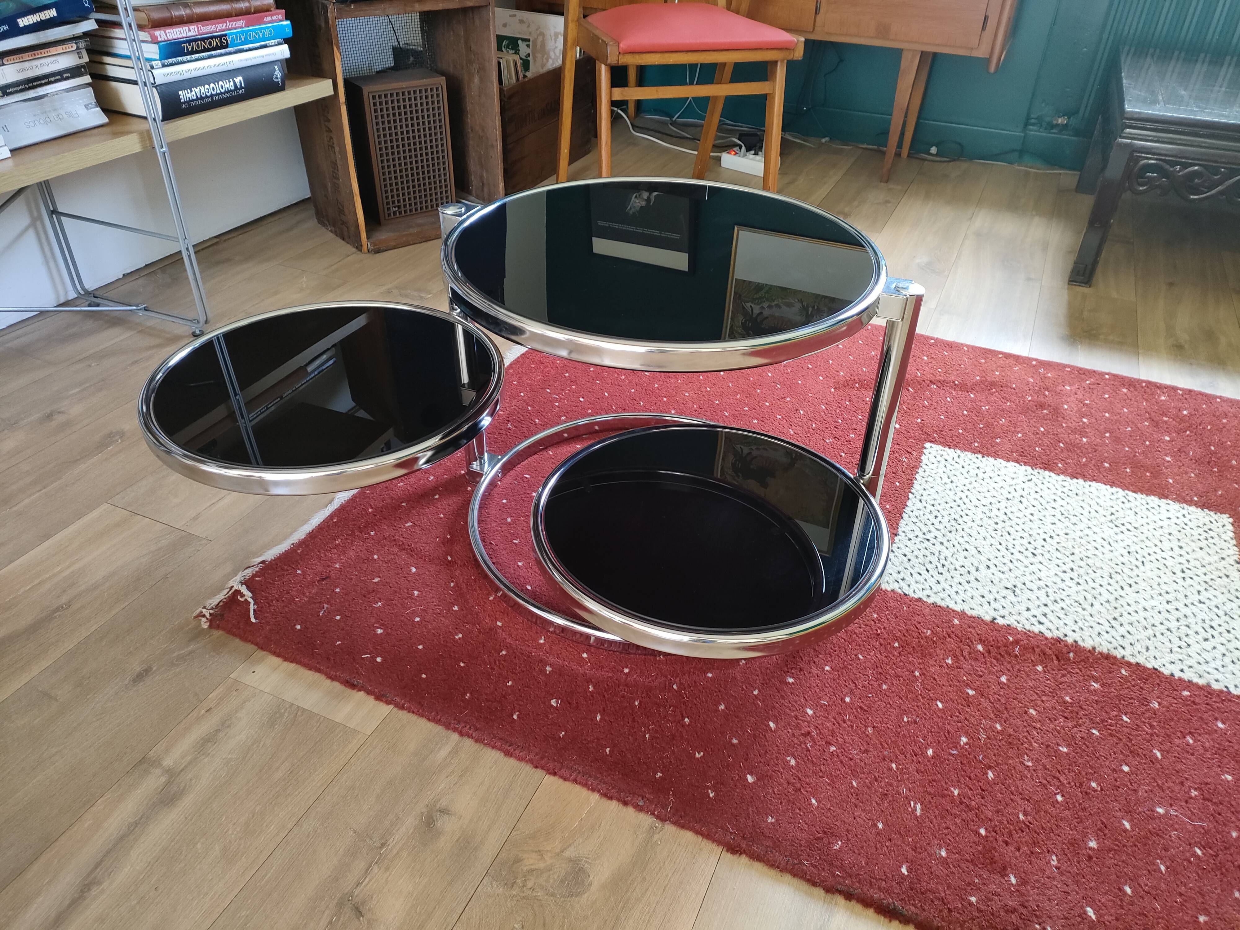 Round coffee table glass and chrome
