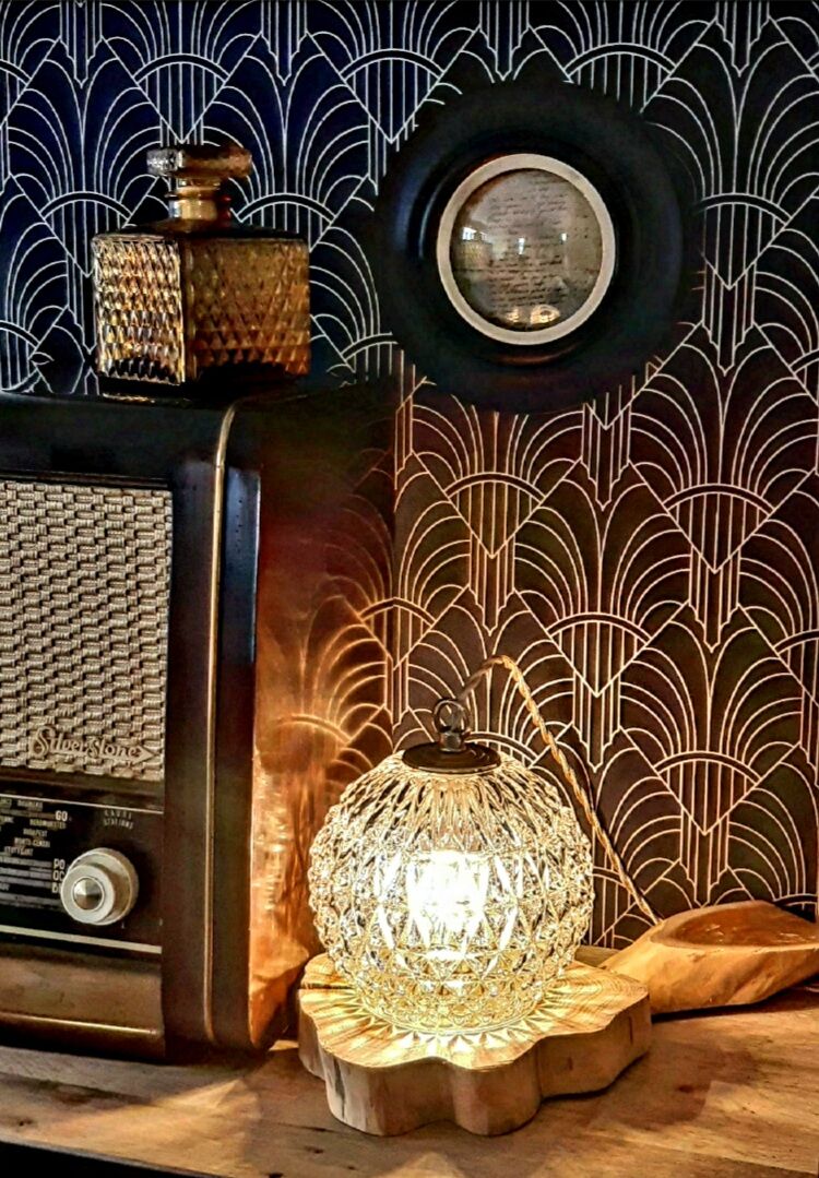 Chiseled vintage globe player