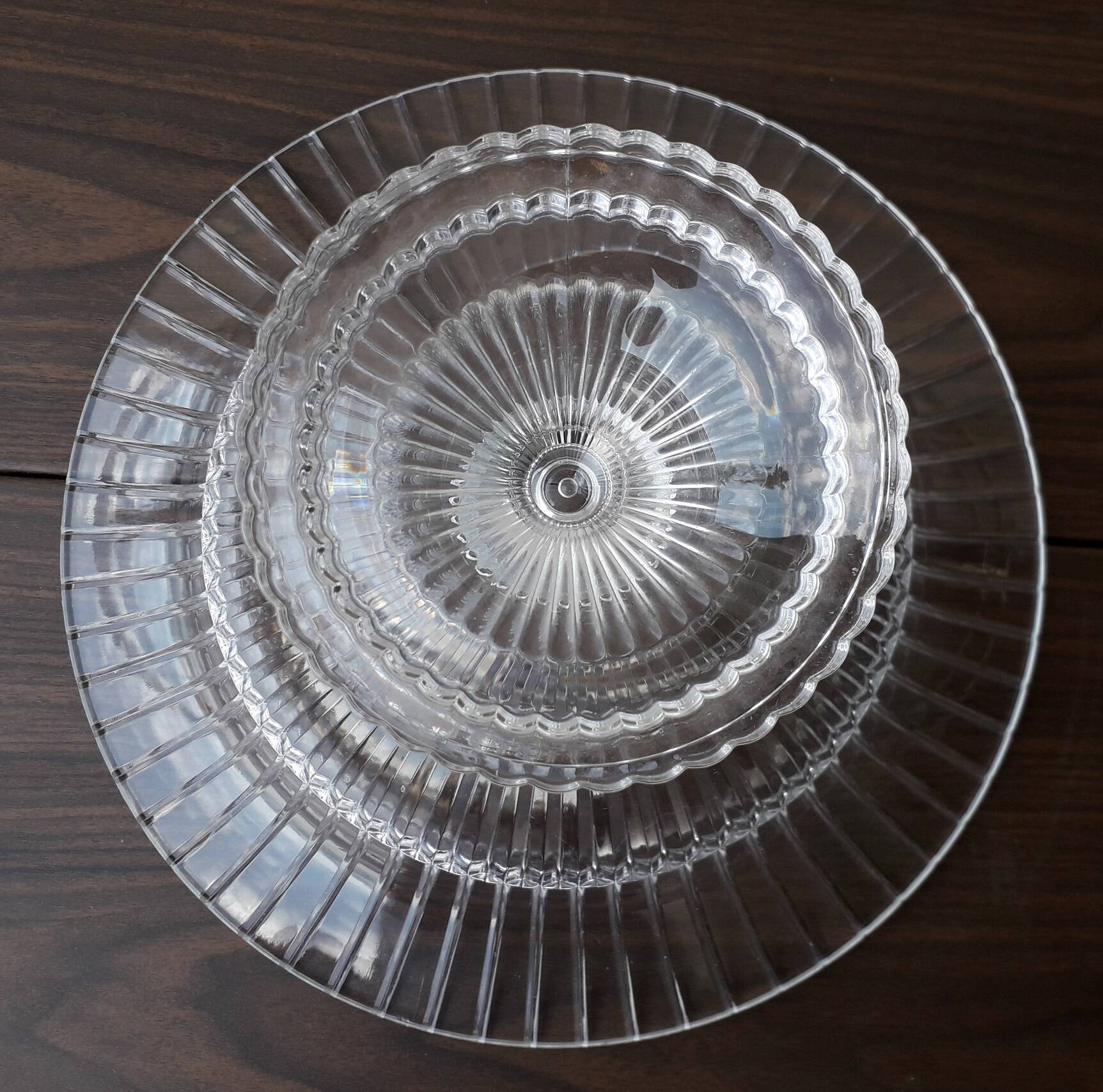 Stemmed glass bowl