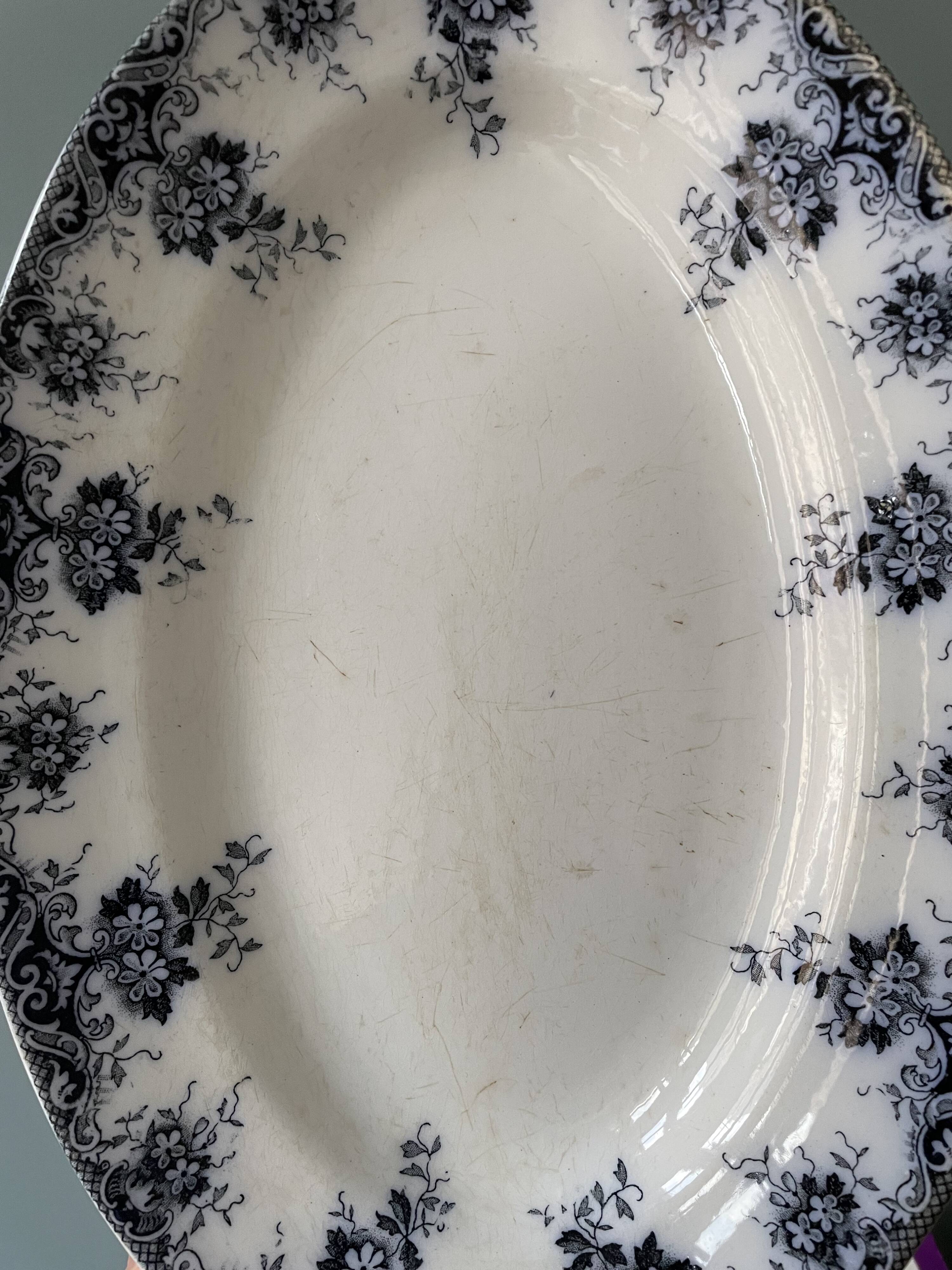 Set of 2 dishes Saint Amand and Hamage Terre De Fer