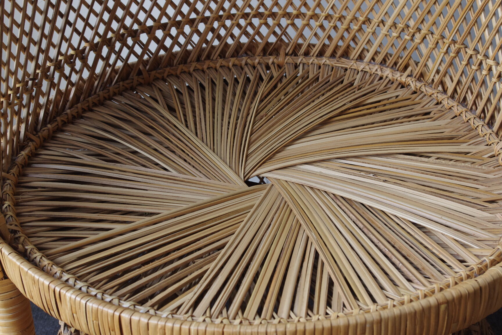 Vintage set of wicker peacock chairs and table 60