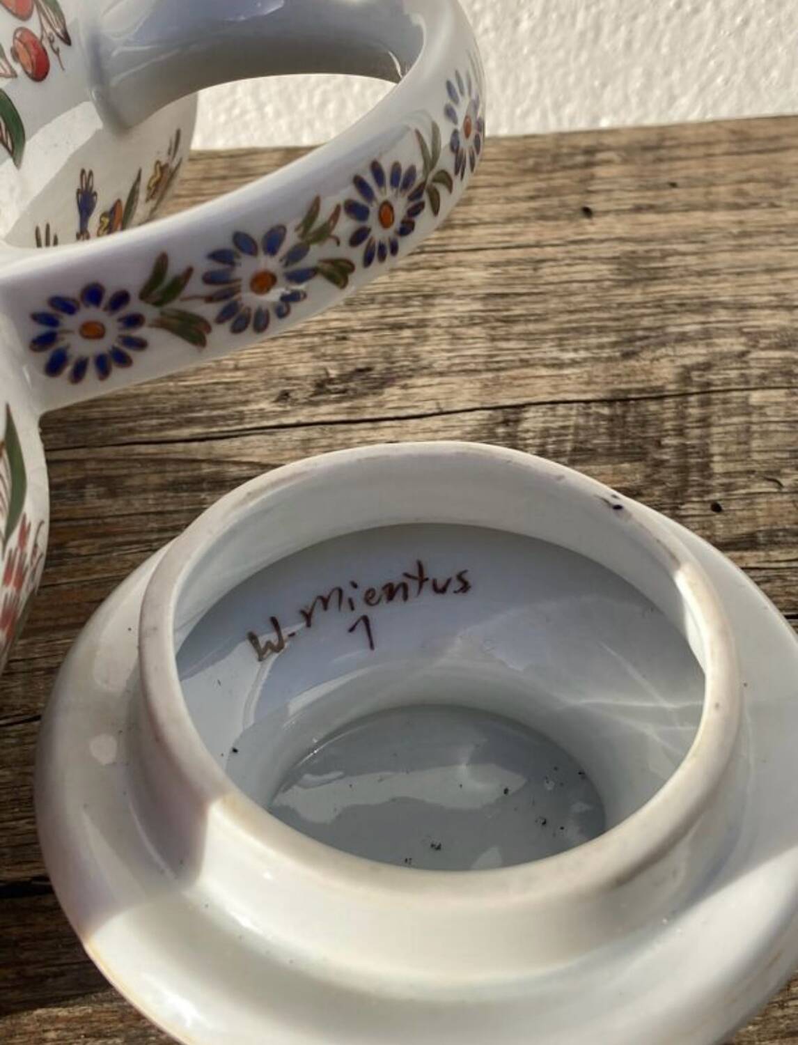 Théière en porcelaine peinte à la main à fleurs Pologne années 70