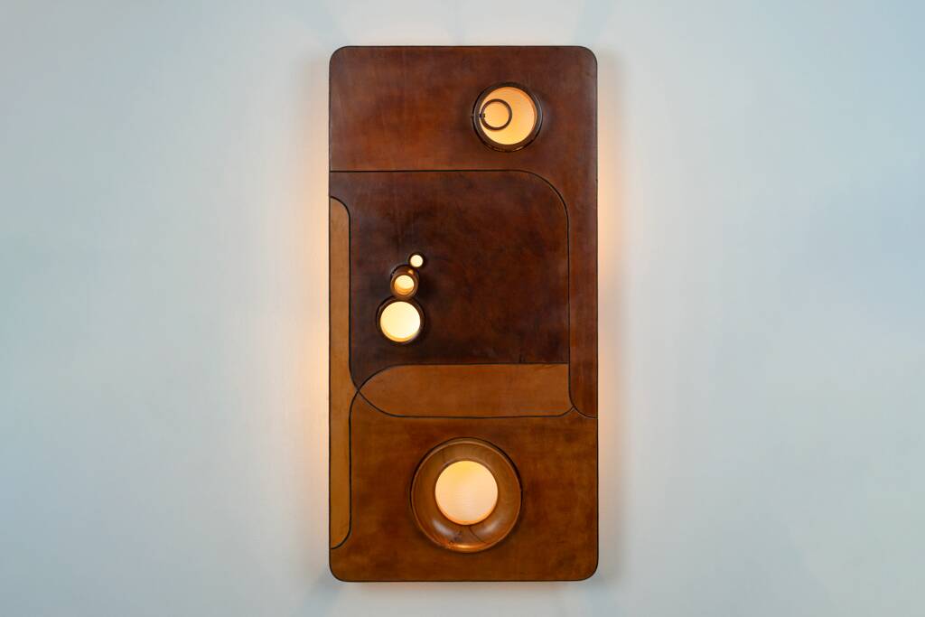 Stools and wall lights in cherry wood and leather. 1970s.