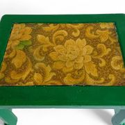 Table d'appoint peinte antique avec dessus floral vintage, style bohème
