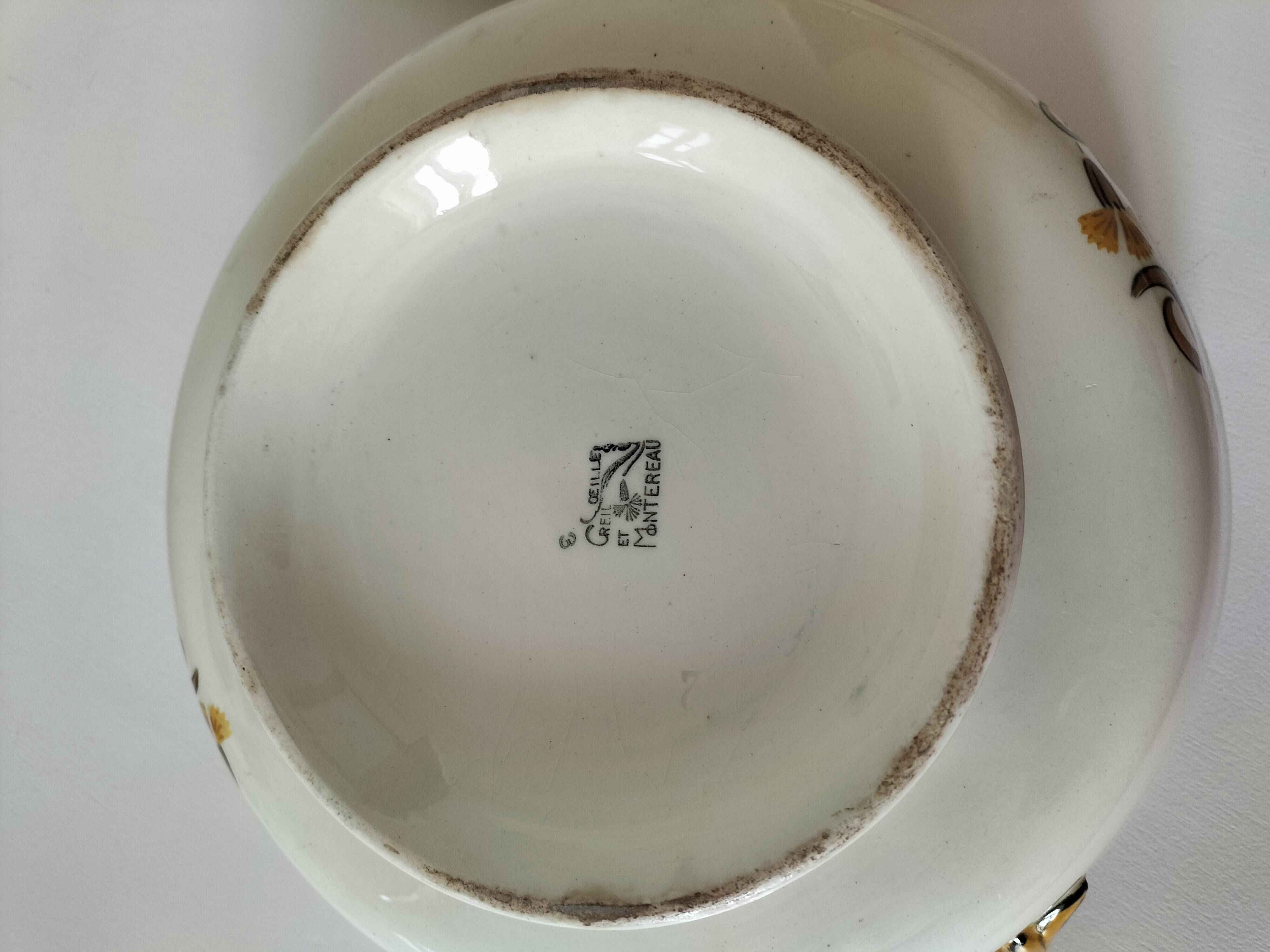 Pair of earthenware plates from Creil and Montereau, decorated with carnations, 1876-1920
