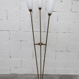 Lampadaire à 3 branches de 1960 laiton doré, fonte et opalines