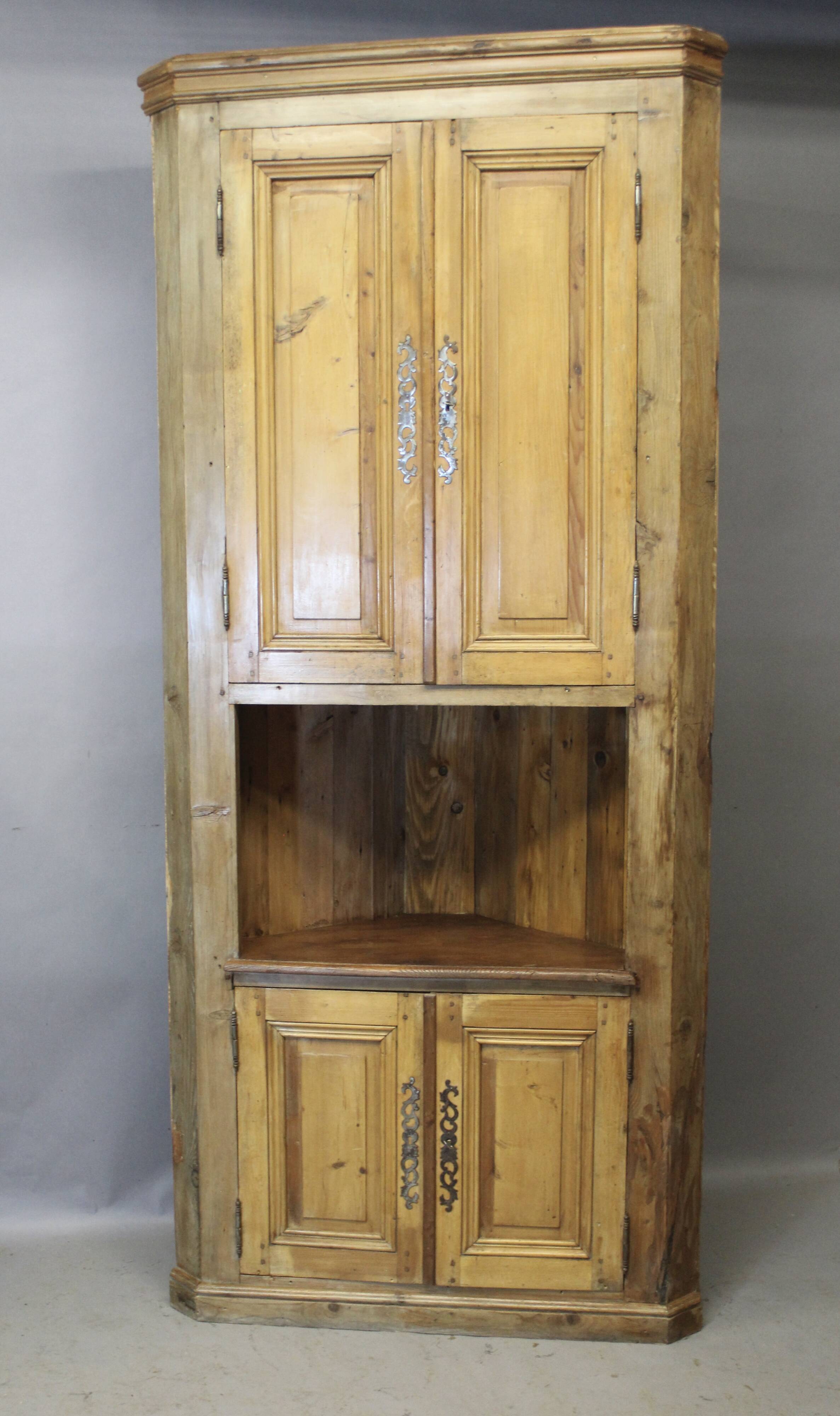 Large corner cabinet with 4 doors