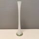 Vase en verre haut et fin, en verre double couche (translucide et blanc laiteux)