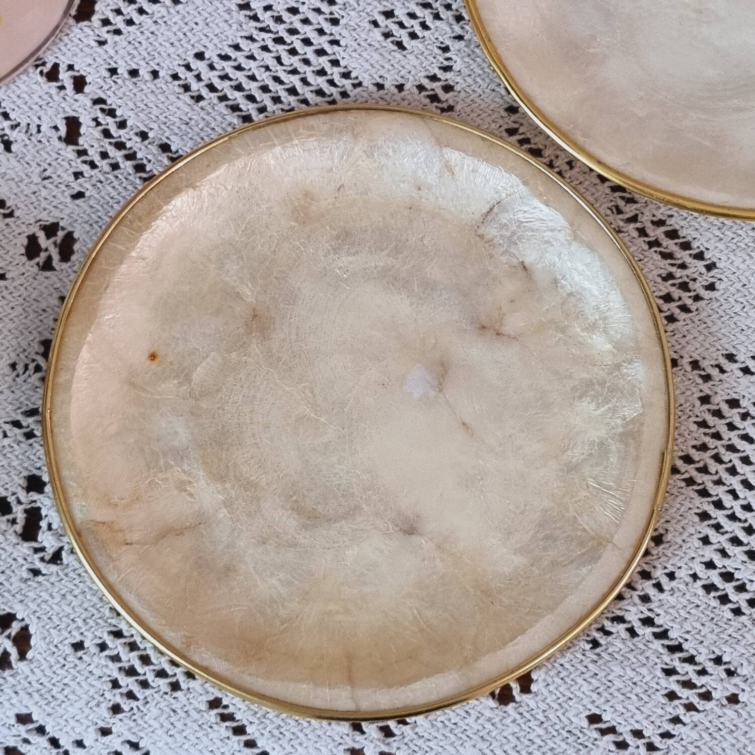 Mother-of-pearl pocket tray