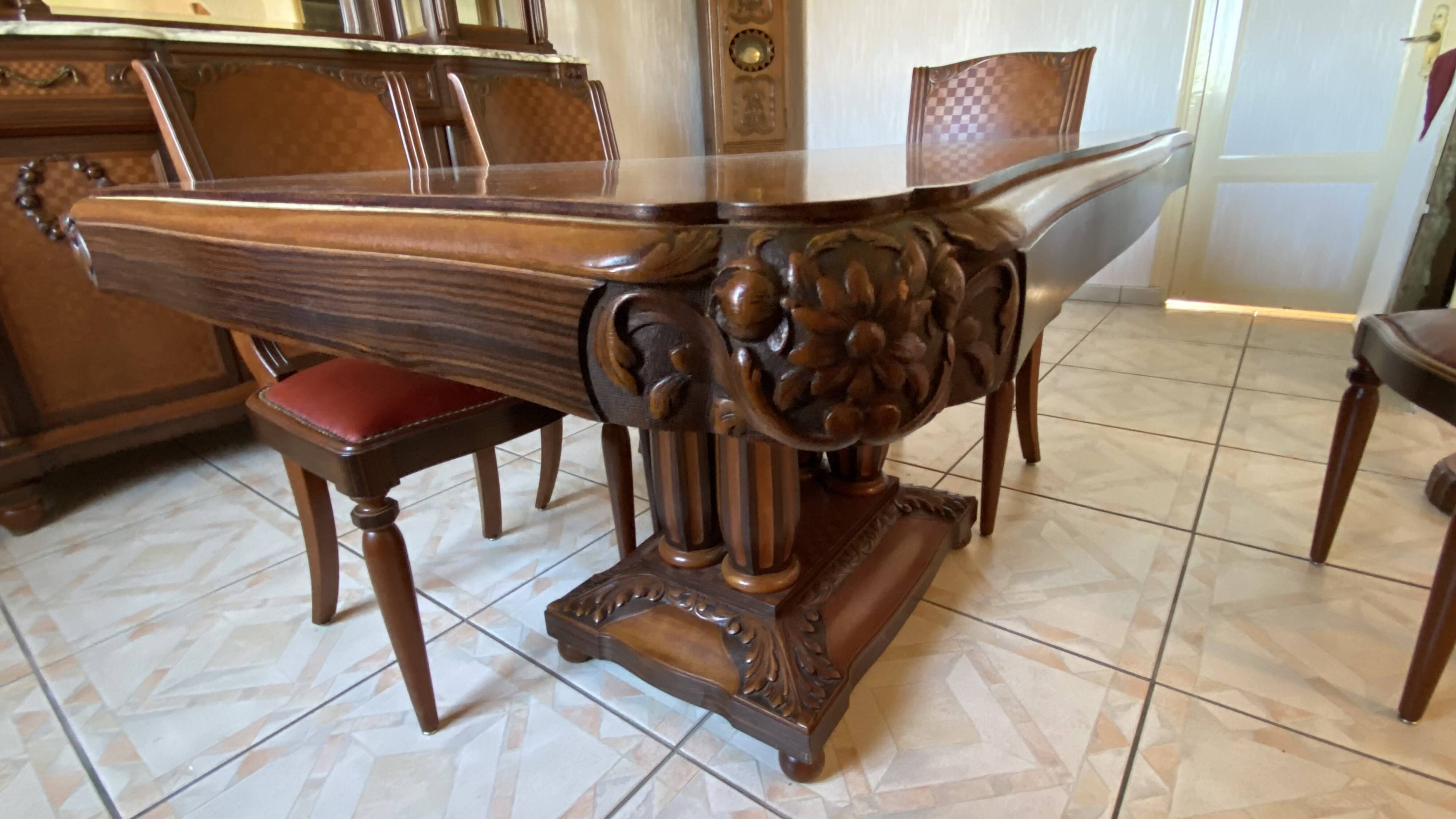 Table marqueterie et sculpture