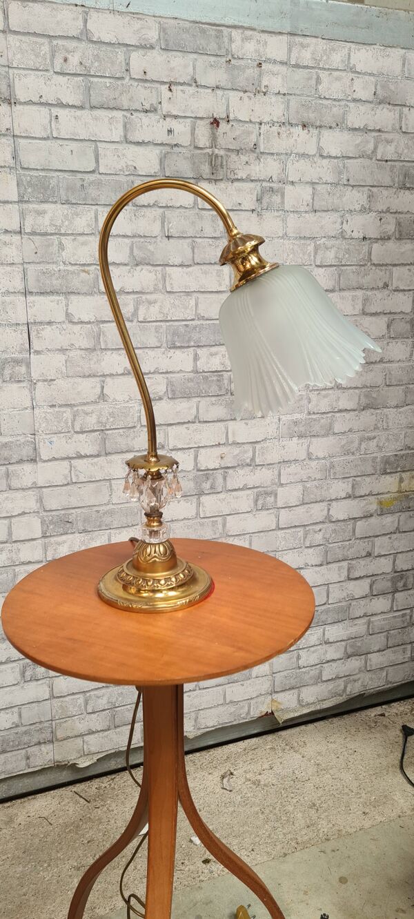 Grande lampe laiton a pampilles 1970 a 80 et verre opaque moulé, tres bon etat elec ok