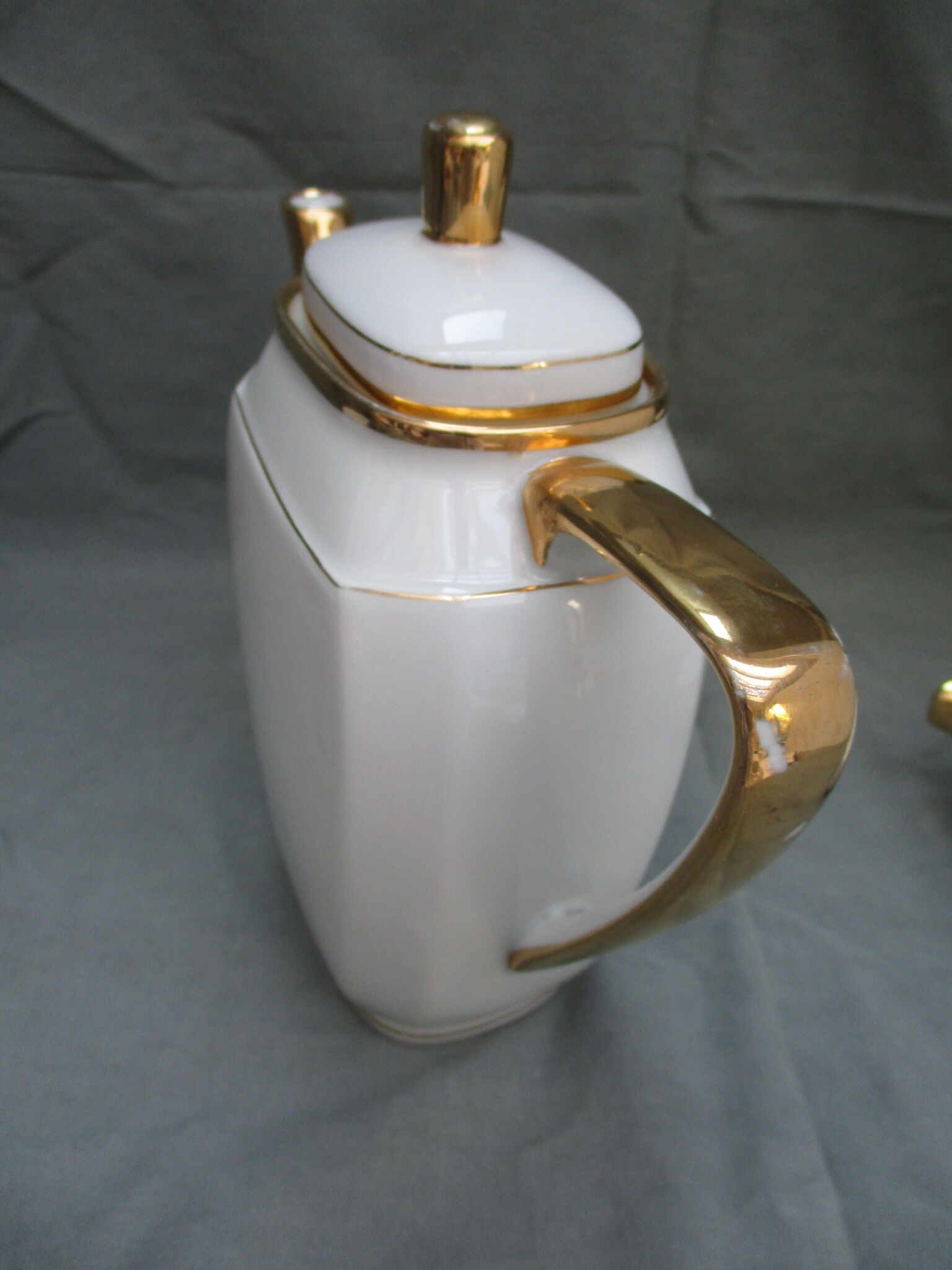 Cafetiere and pot to lait porcelaine Limoges