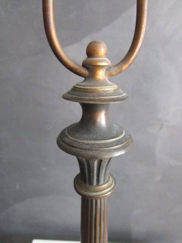 Pied de lampe ancienne en bronze - colonne sur pattes de lions