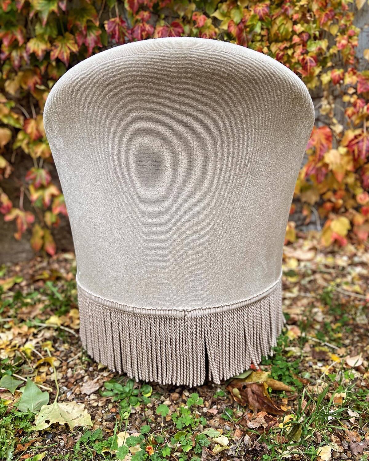 Old toad armchair in beige velvet