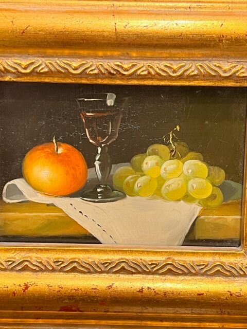 Small still life with grapes and apple