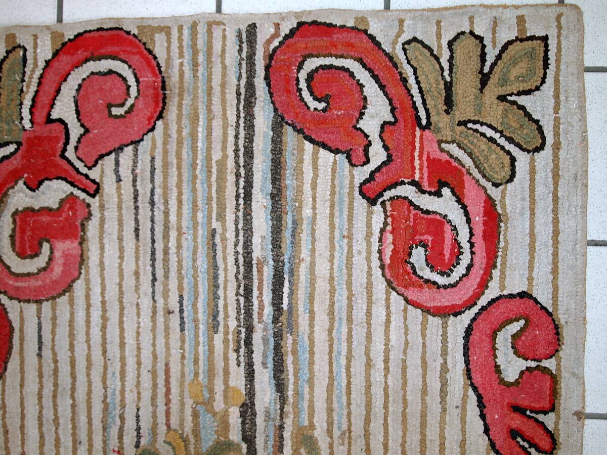 Tapis Hooked Antique Américain, Années 1920, Élégance Florale