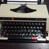 Machine à écrire Olympia Conformatic 243 vintage 1970