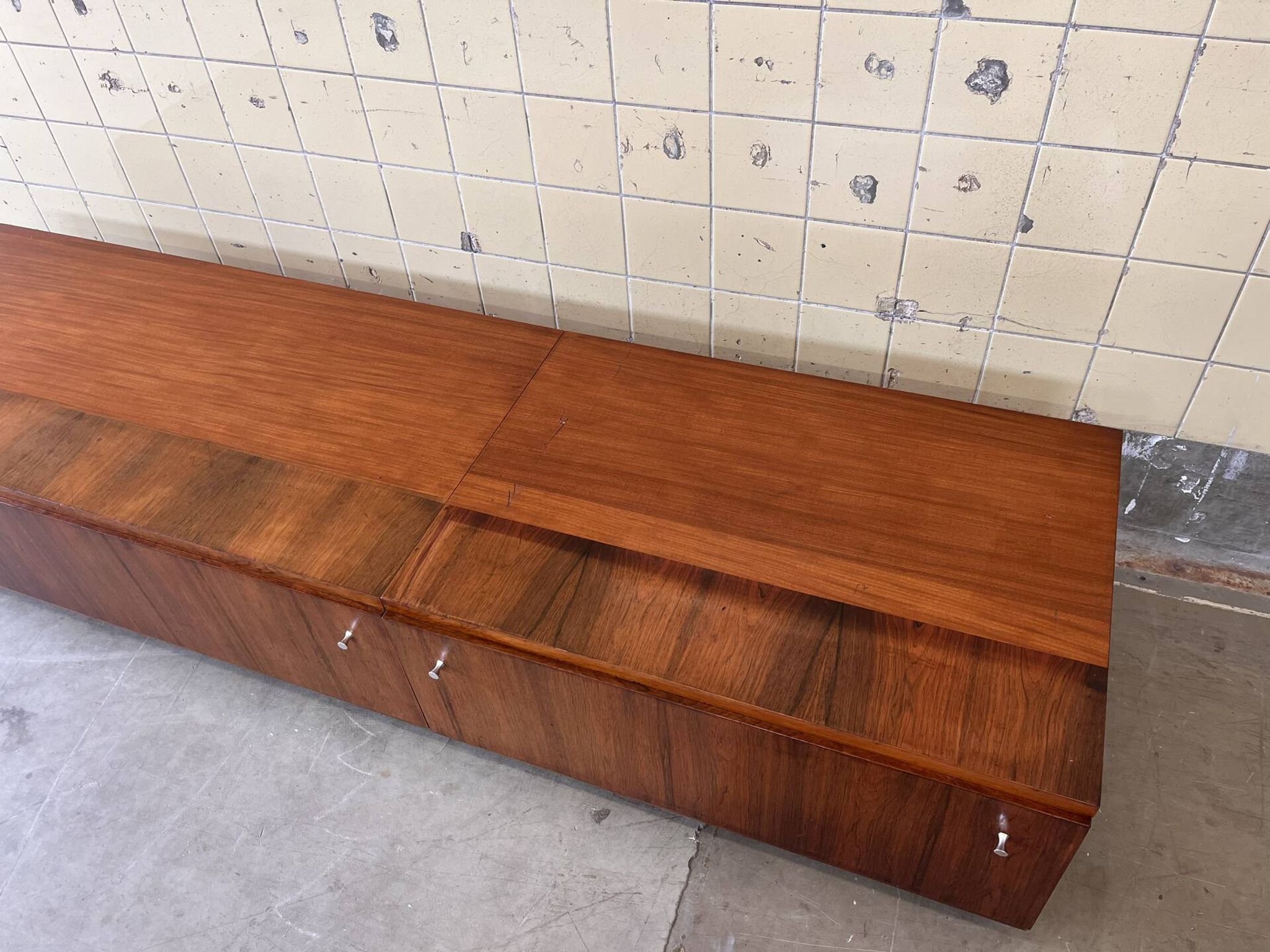 Meuble bas en palissandre vintage