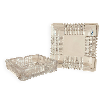 Set of square shaped ashtrays