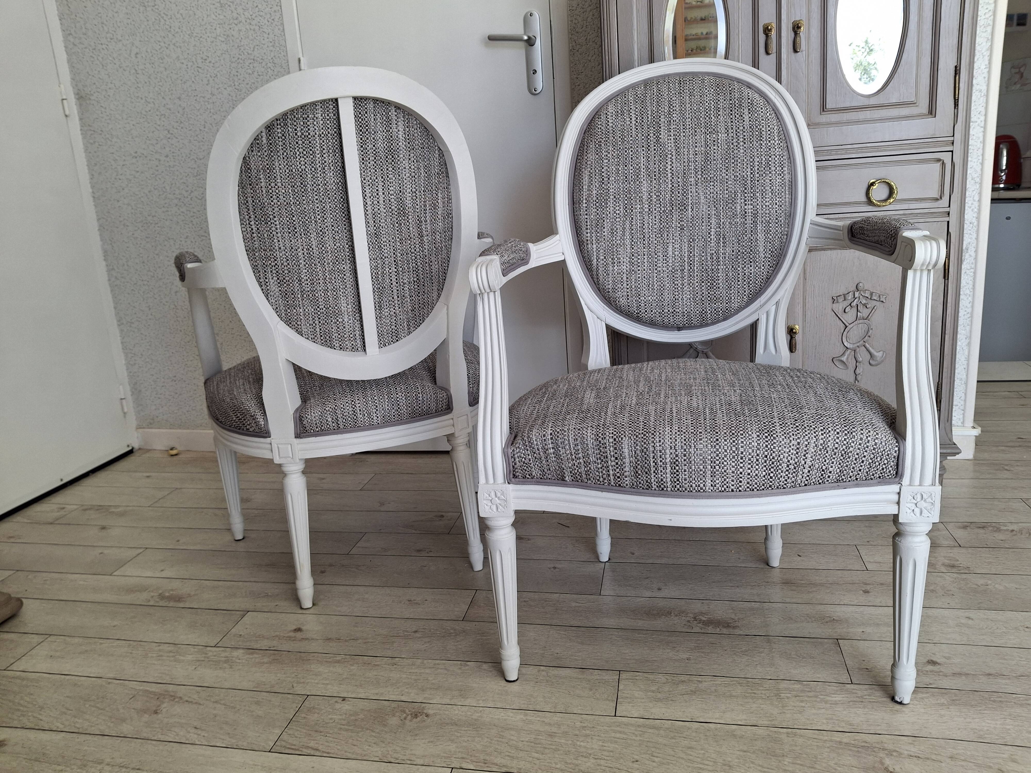 Paire de fauteuils cabriolets Louis XVI