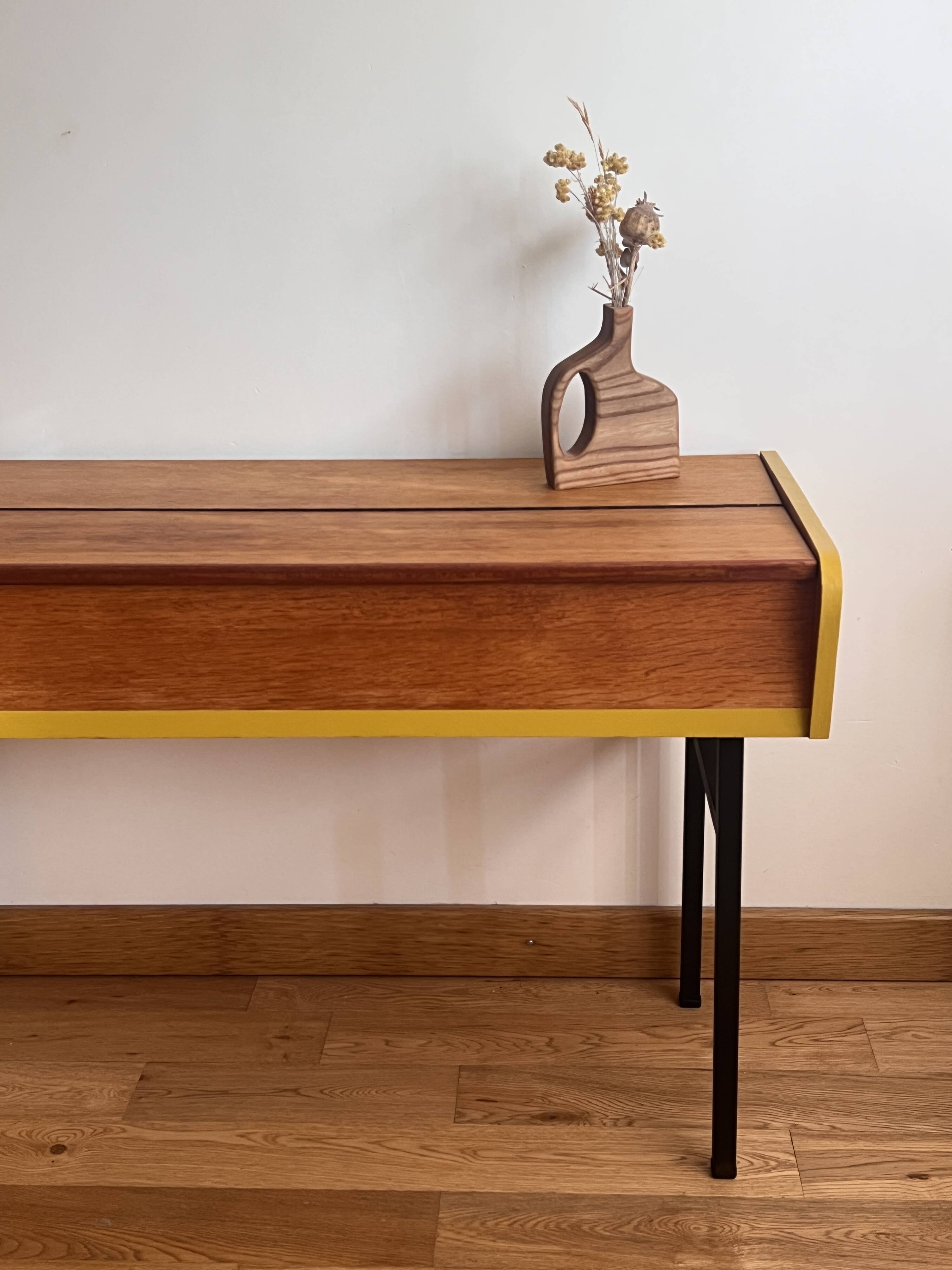 1960s console modernist spirit