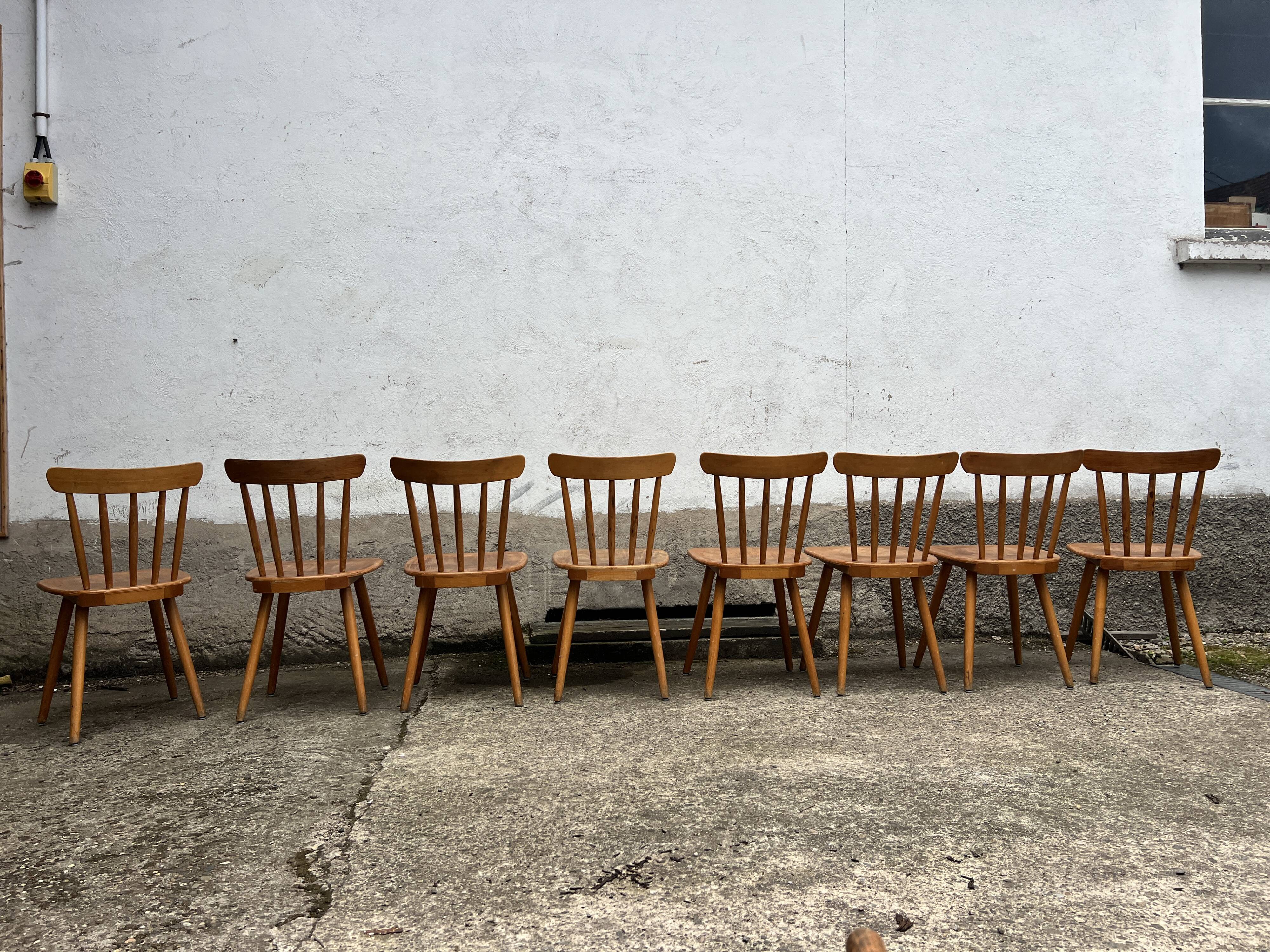 Set of 8 vintage bistro chairs – Warm stained wood – Compass legs