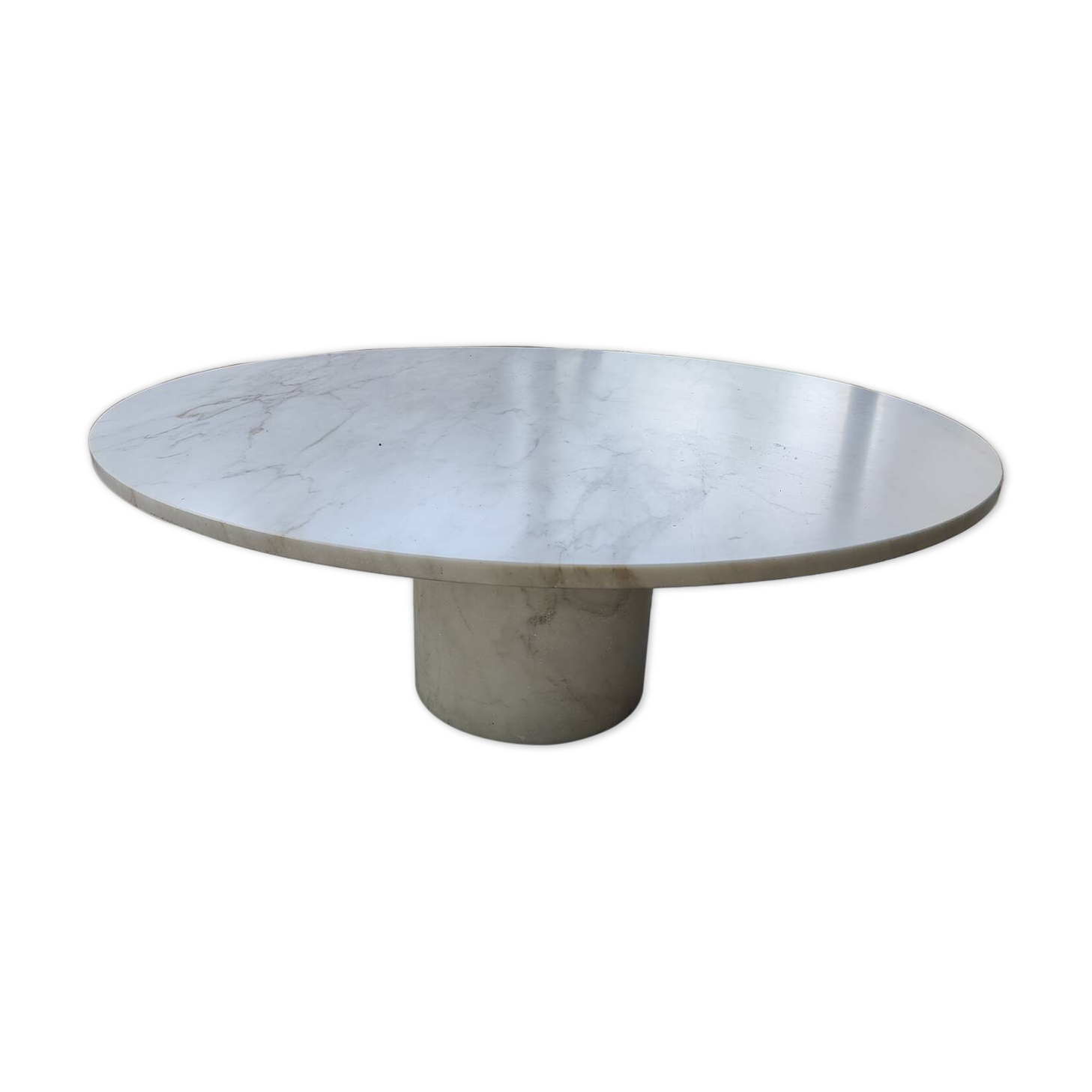 Vintage round coffee table in solid white marble – 70s design