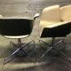 Paire de fauteuils en cuir beige