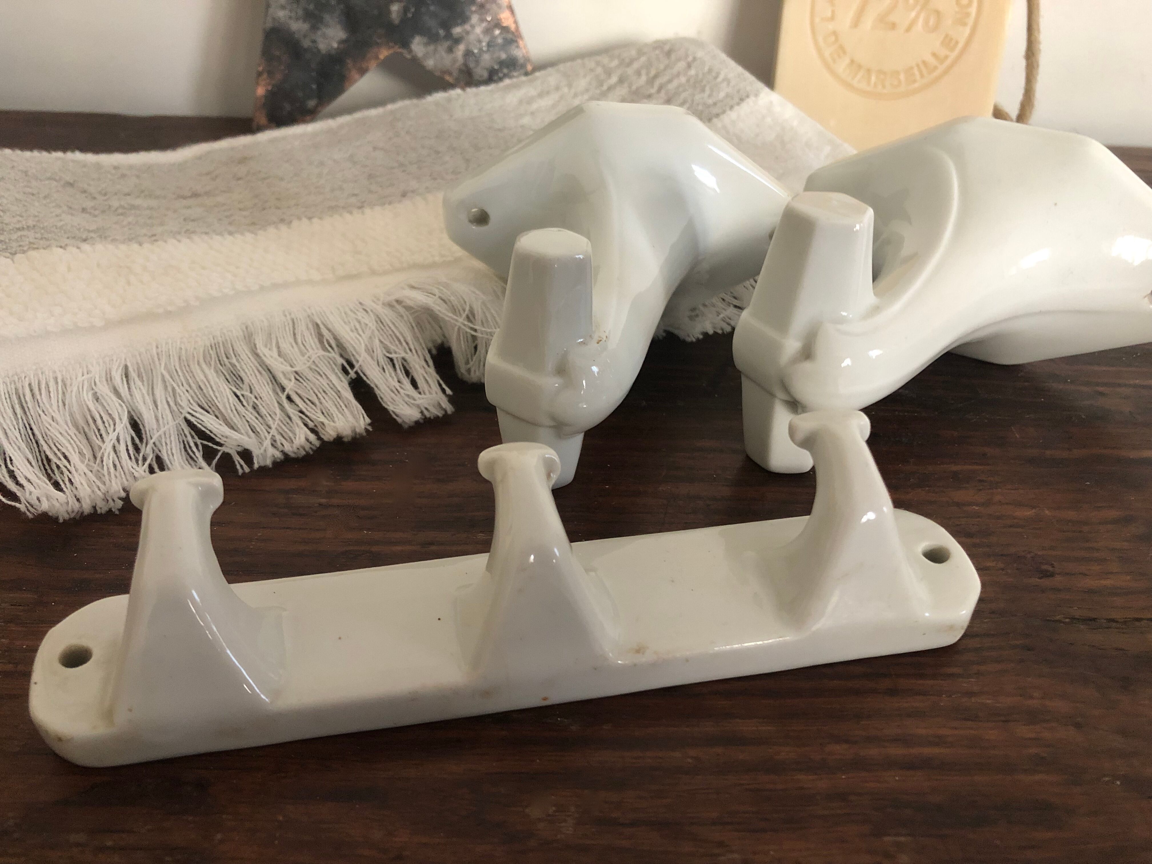 Set of 3 porcelain hooks, bathroom, art deco