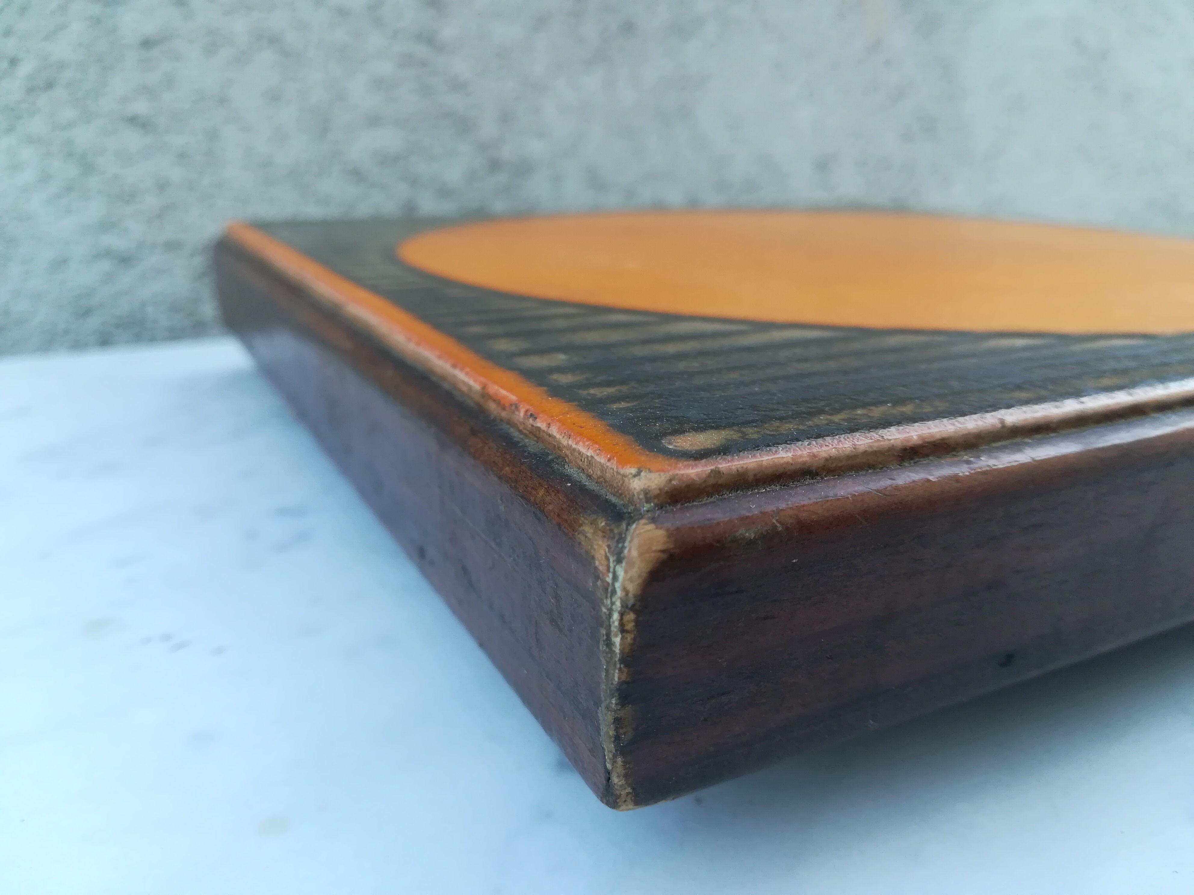 Pop ceramic dish underside