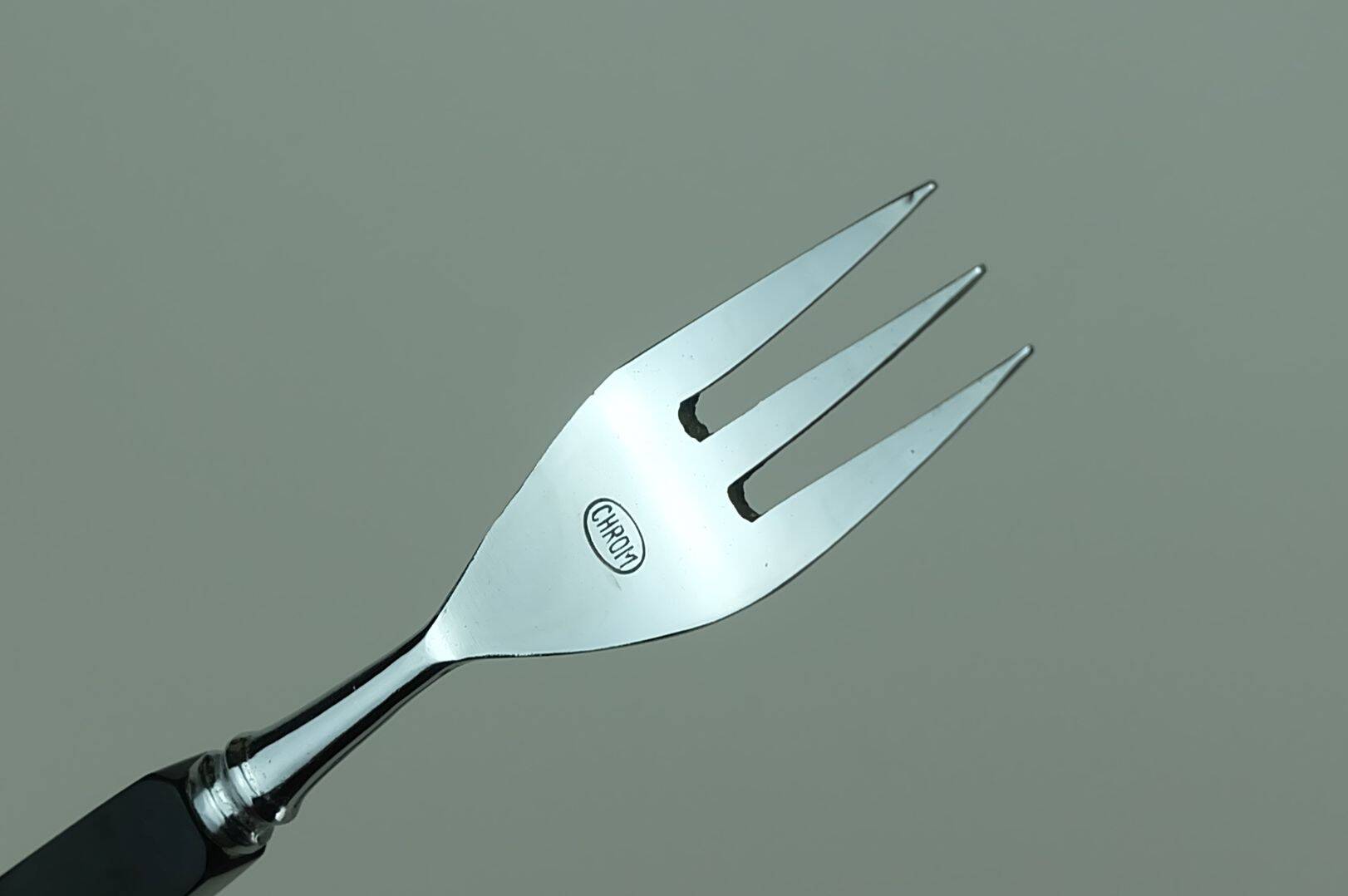 Art déco cake lifter and 6 cake forks black bakelite and lucite cake set