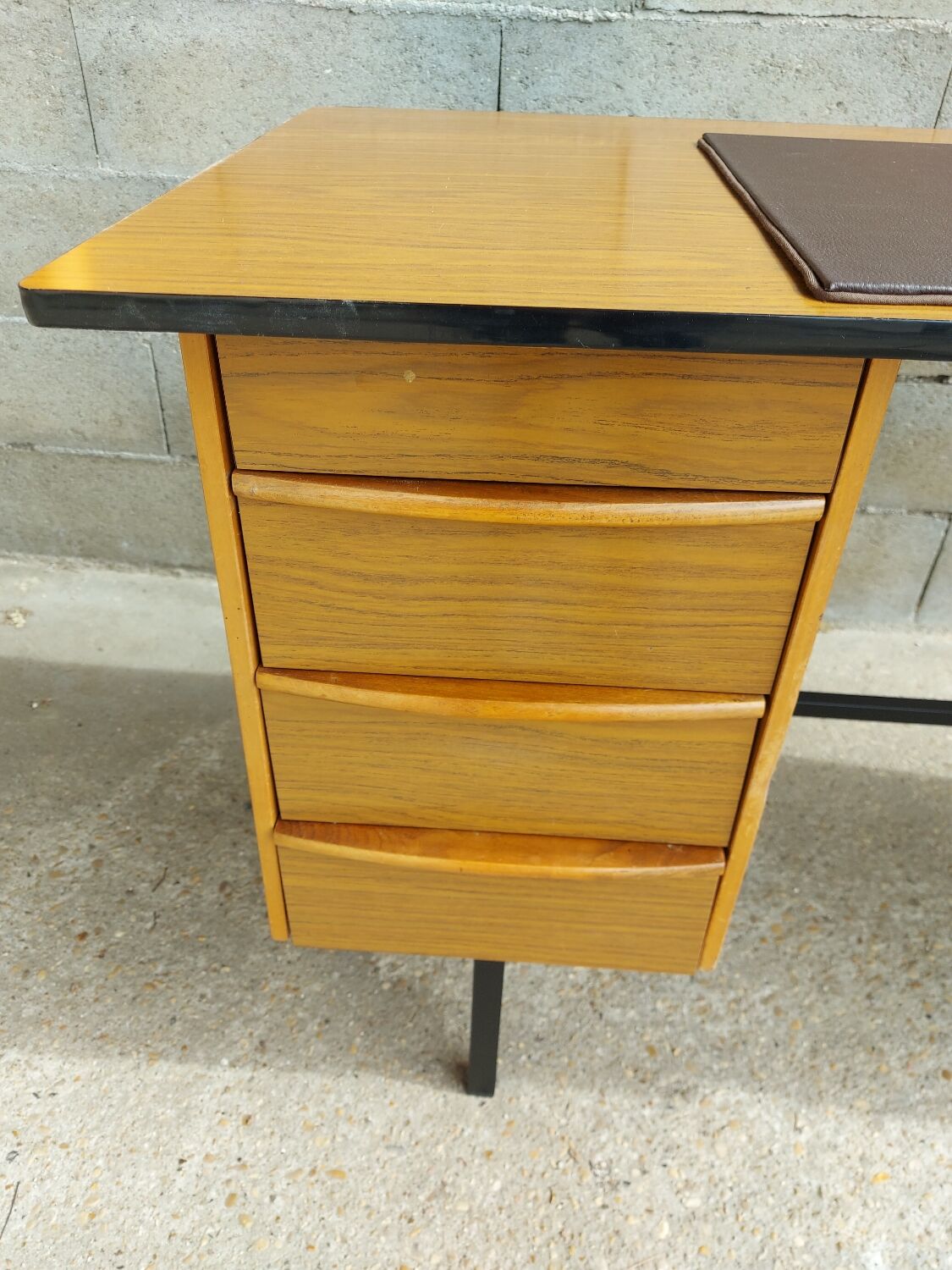 Adult desk, scandinavian type, 1970 and roneo chair
