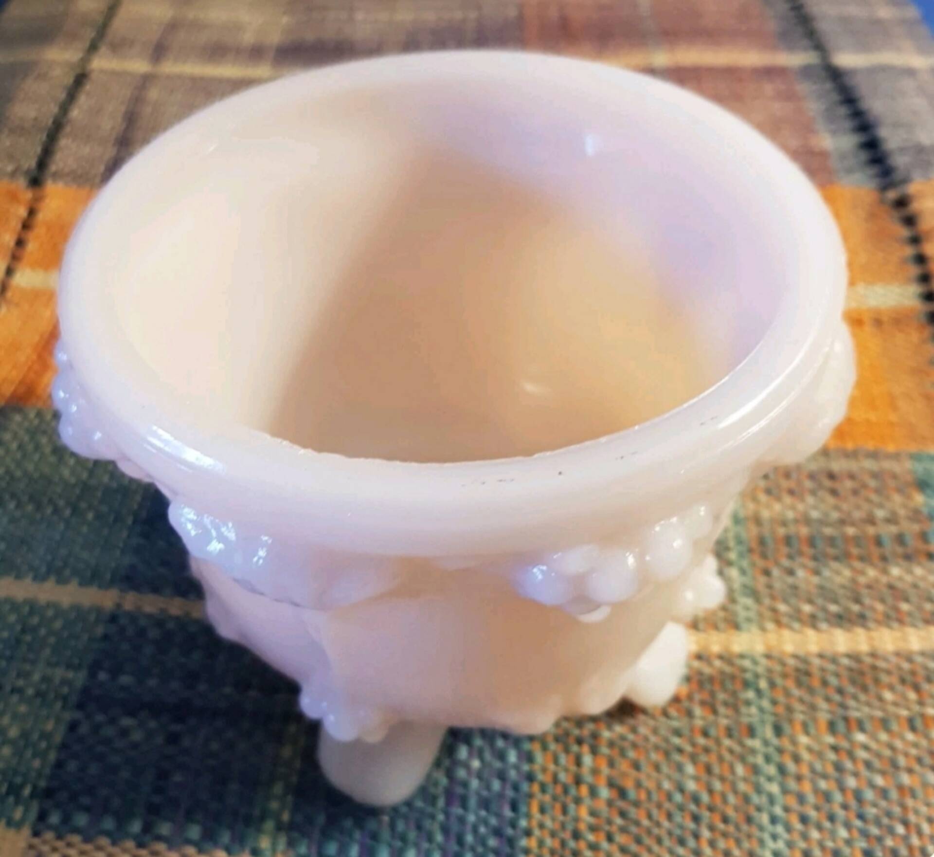 Petit cache-pot en opaline rose