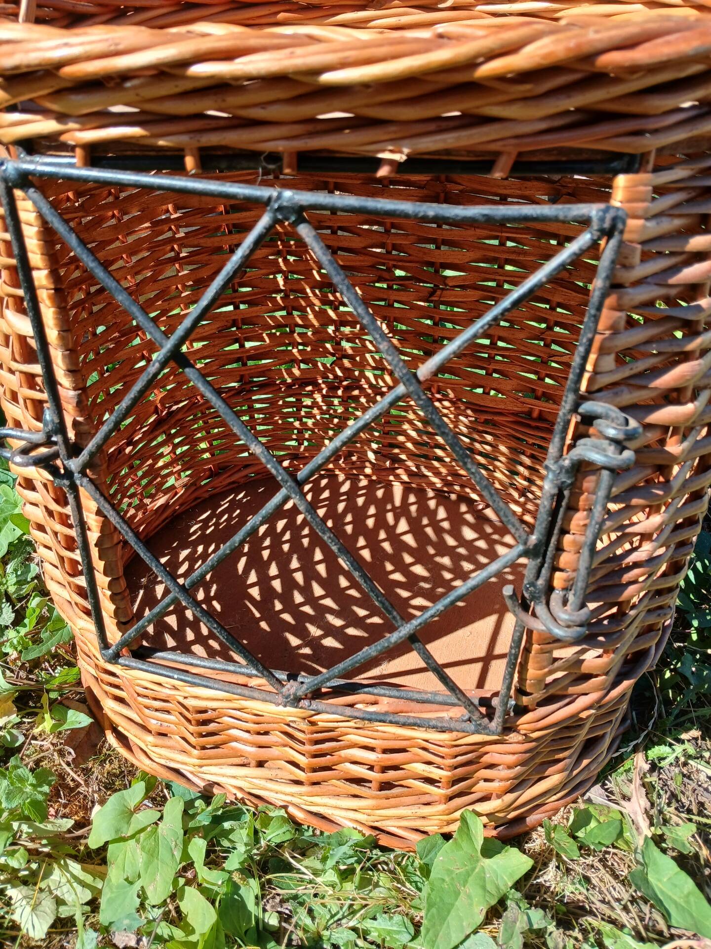 Panier ancien/ porte bouteilles