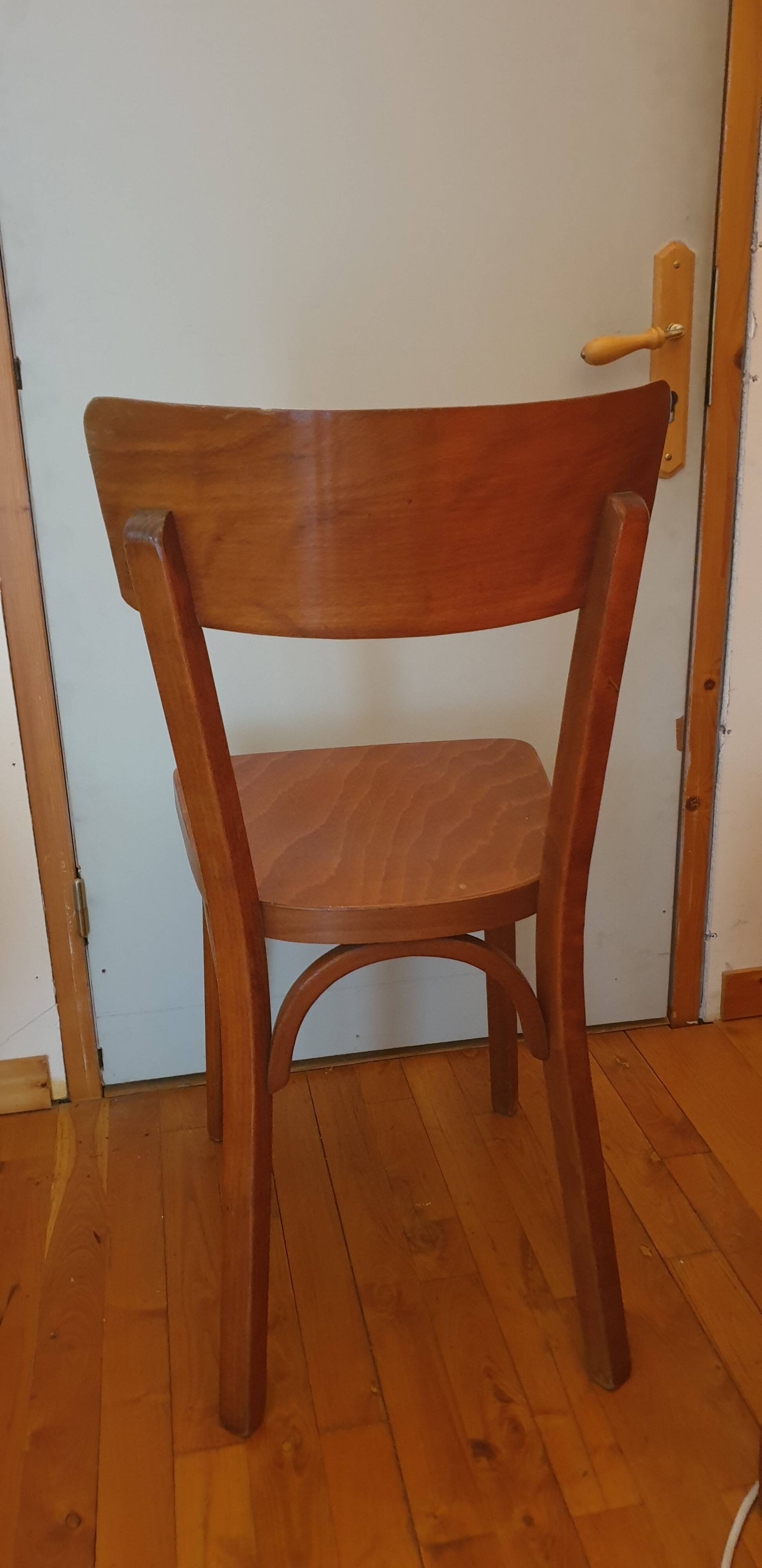 Quatre chaises bistrot