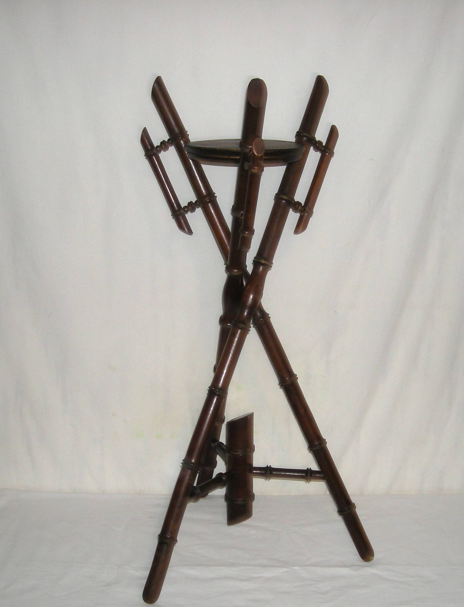 Napoleon III period tripod selette