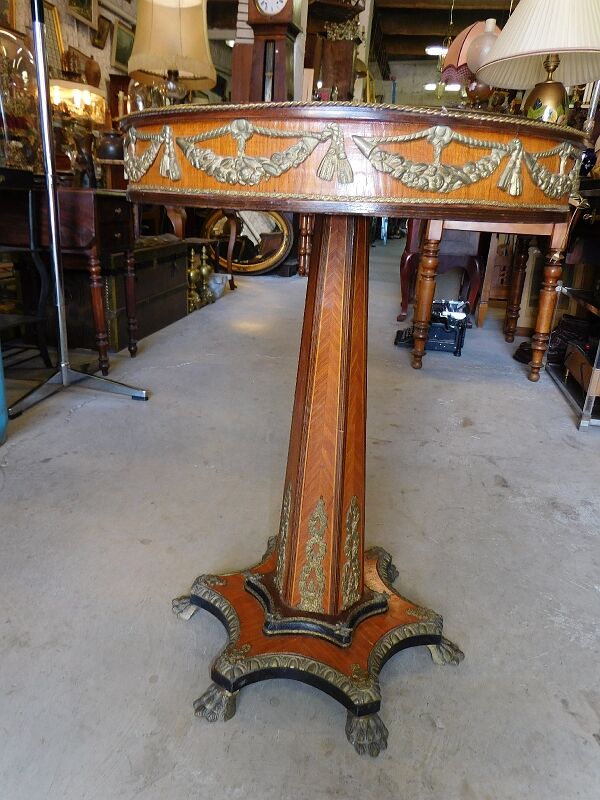 Gueridon marquetry and bronze central foot harness