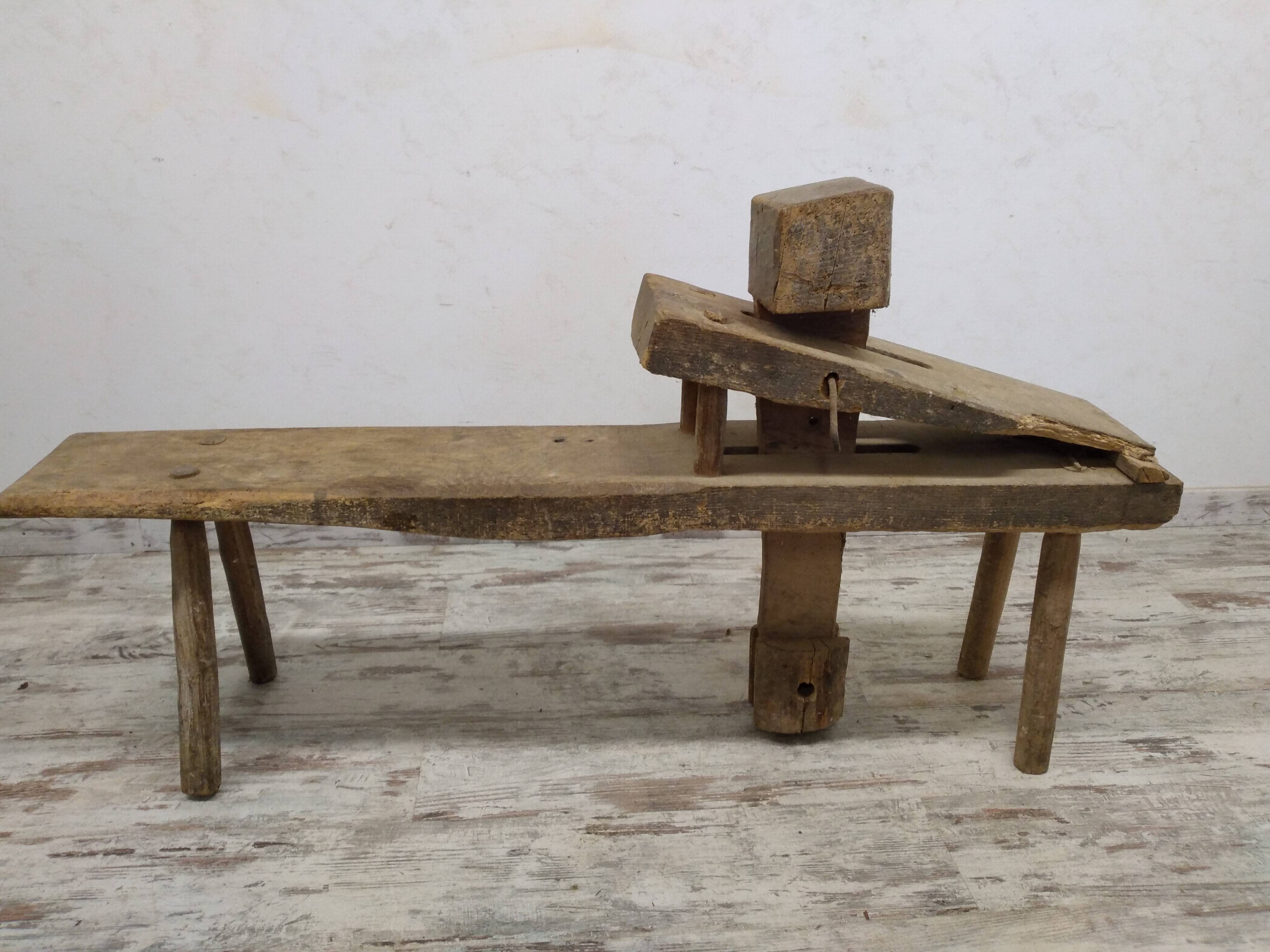 Old tané bench