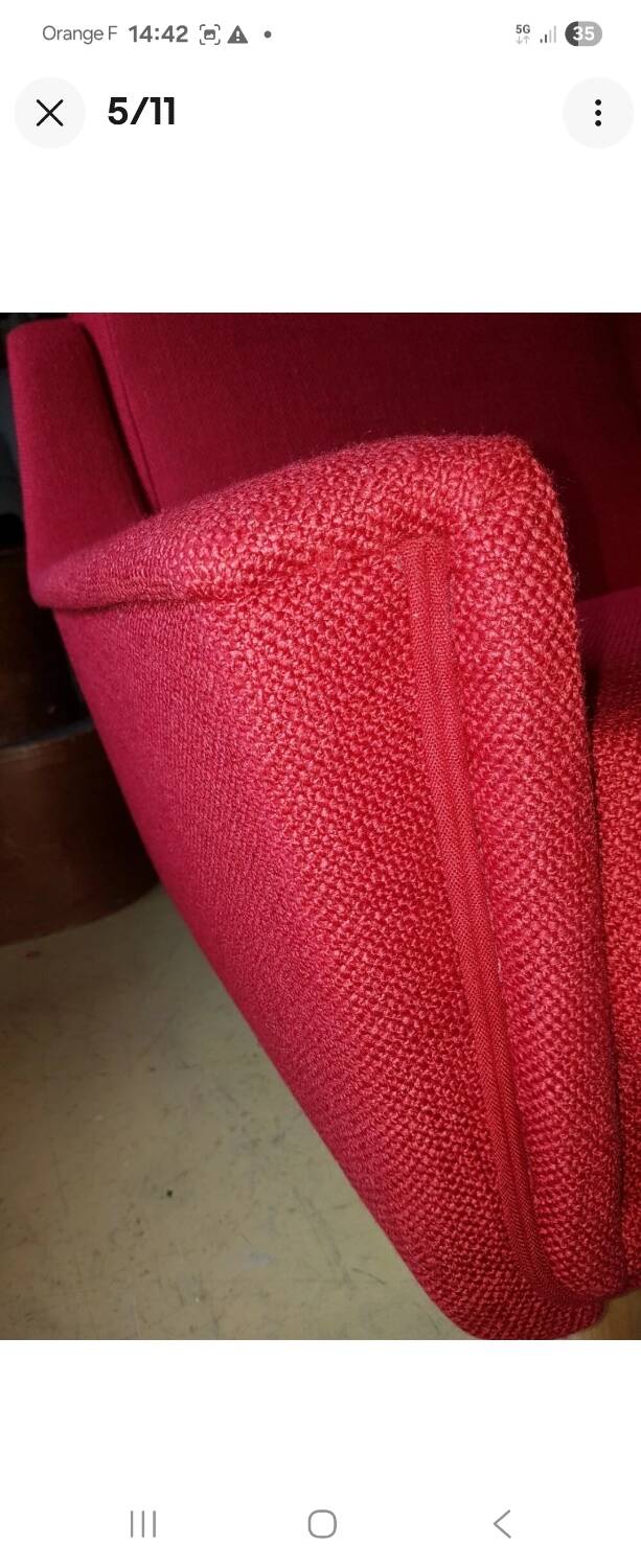 Vintage armchairs refurbished to new by Ramos Zanussi.