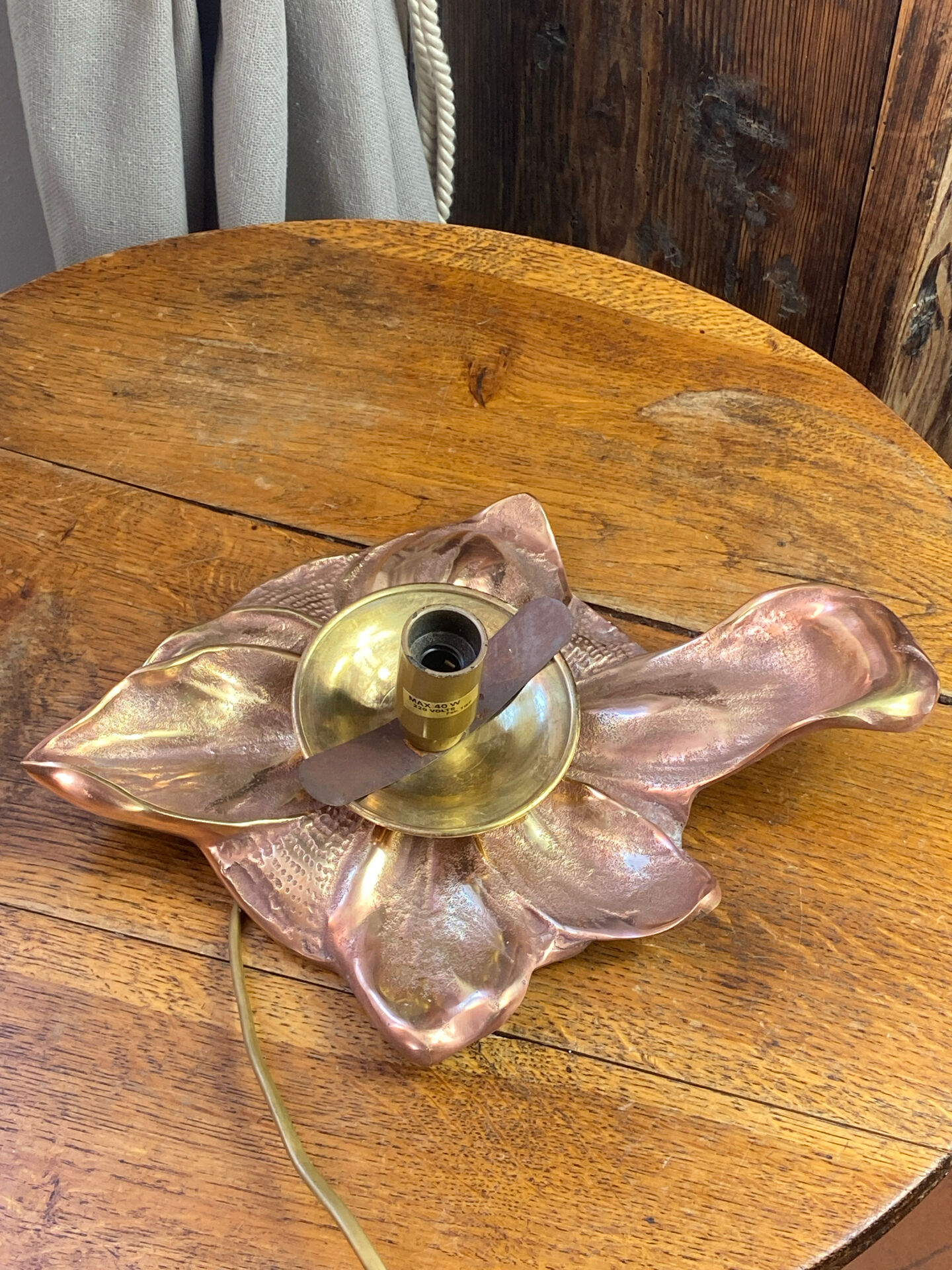 Table lamp, rose gold foliage