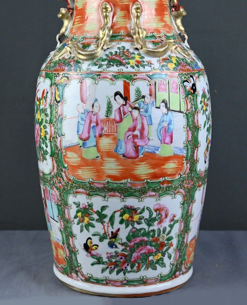 Important Canton porcelain vase, China – late 19th century
