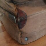 Travel suitcase