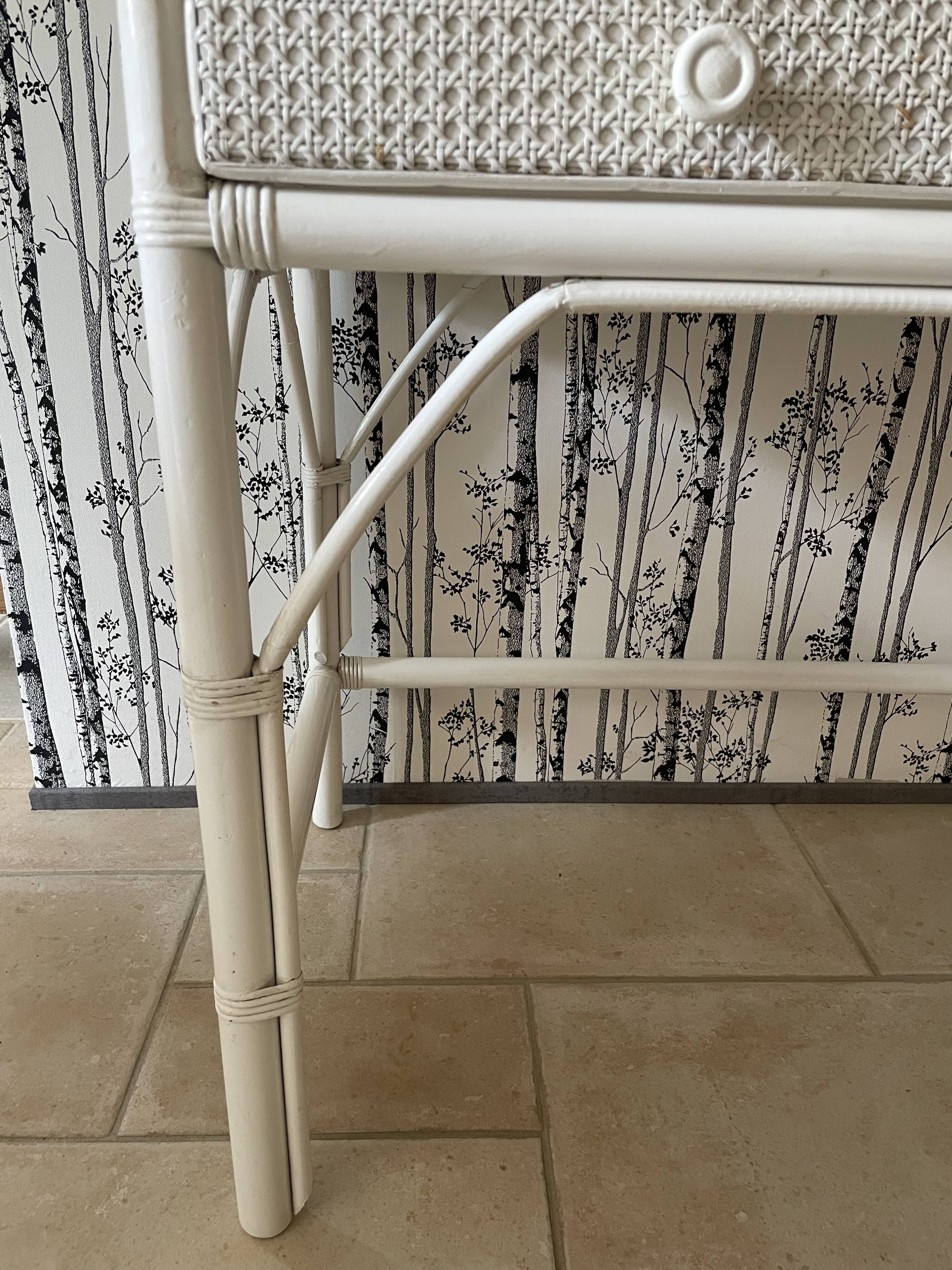 Coiffeuse en rotin blanc