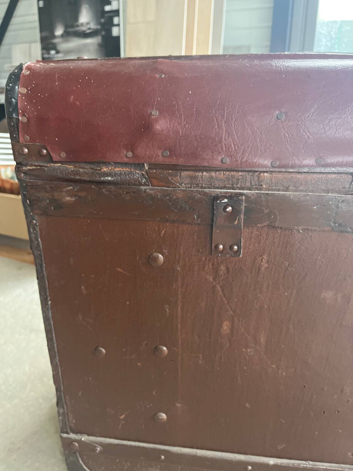 Large vintage “au bon marché Paris” trunk from the 1900s