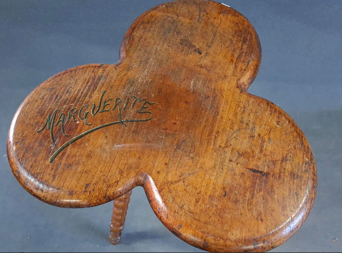 Tripod pedestal "Marguerite" 1900