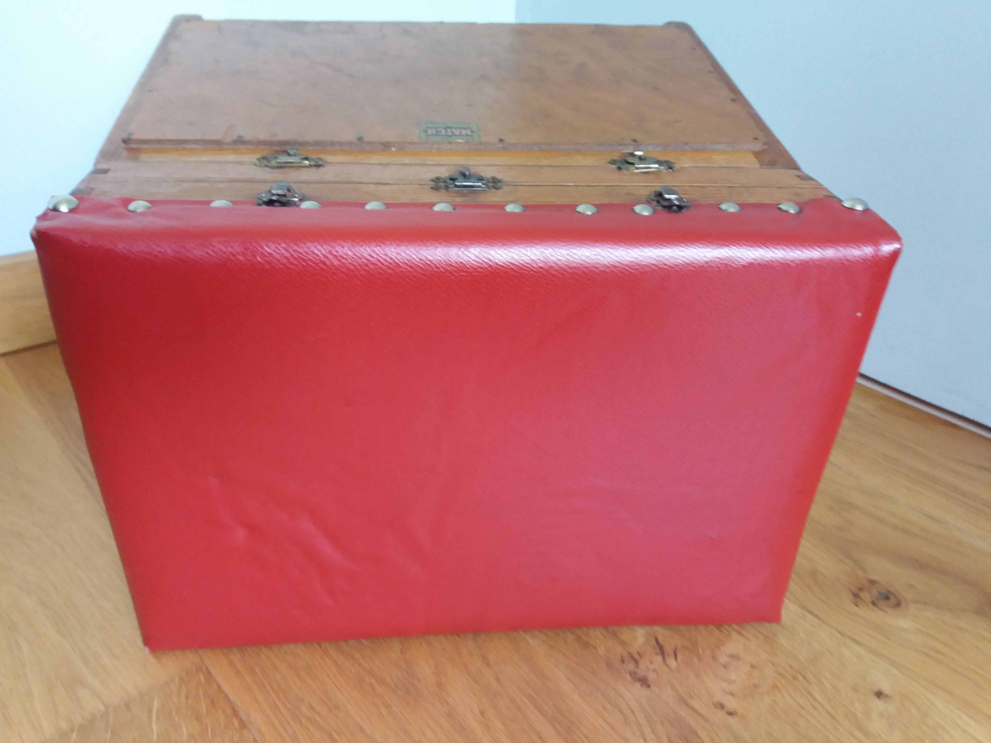 Stool chest fisherman's seat