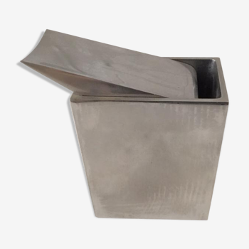 Ray Hollis ashtray / Designer: Philippe Starck